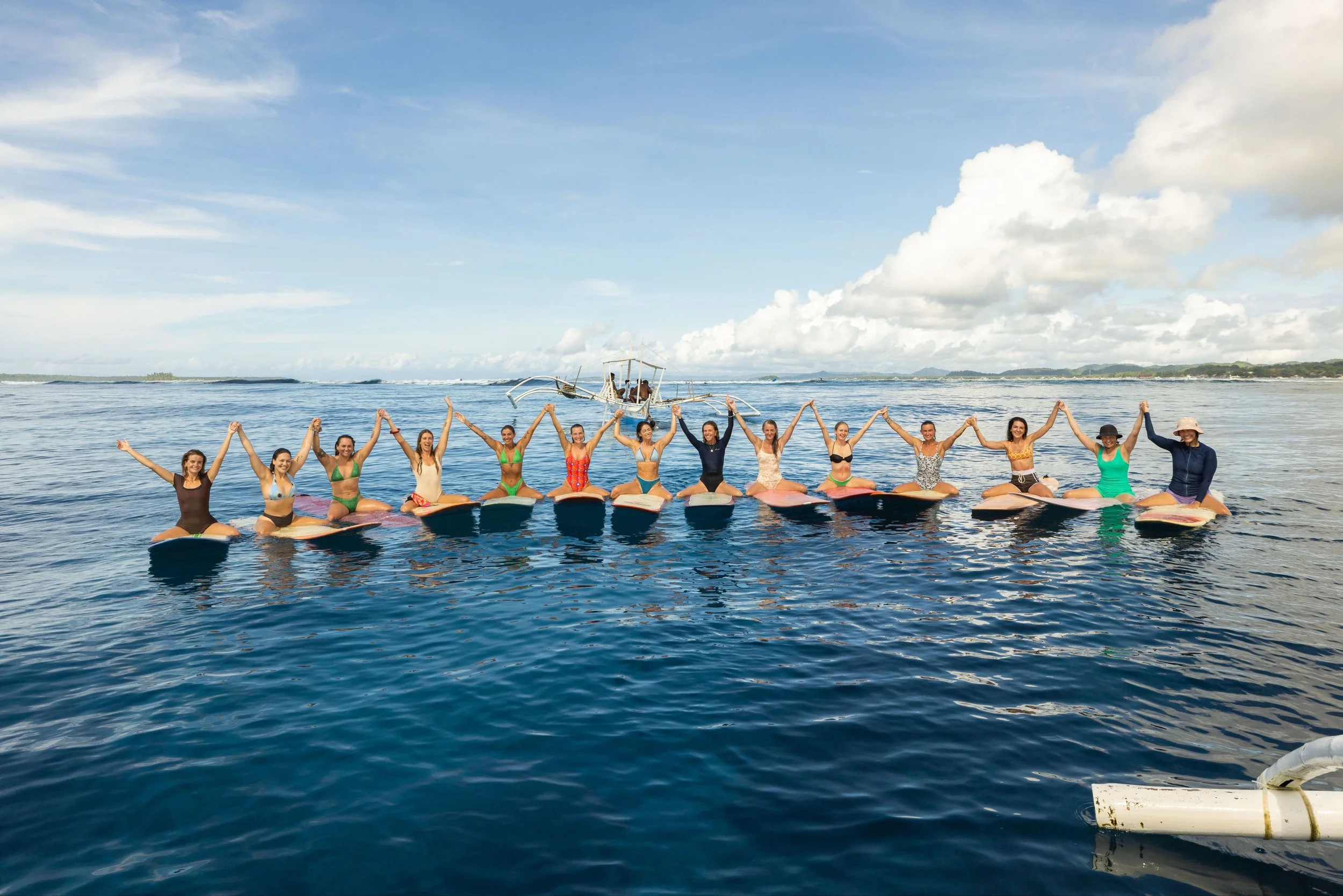 womens-surf-retreat-community-.jpg