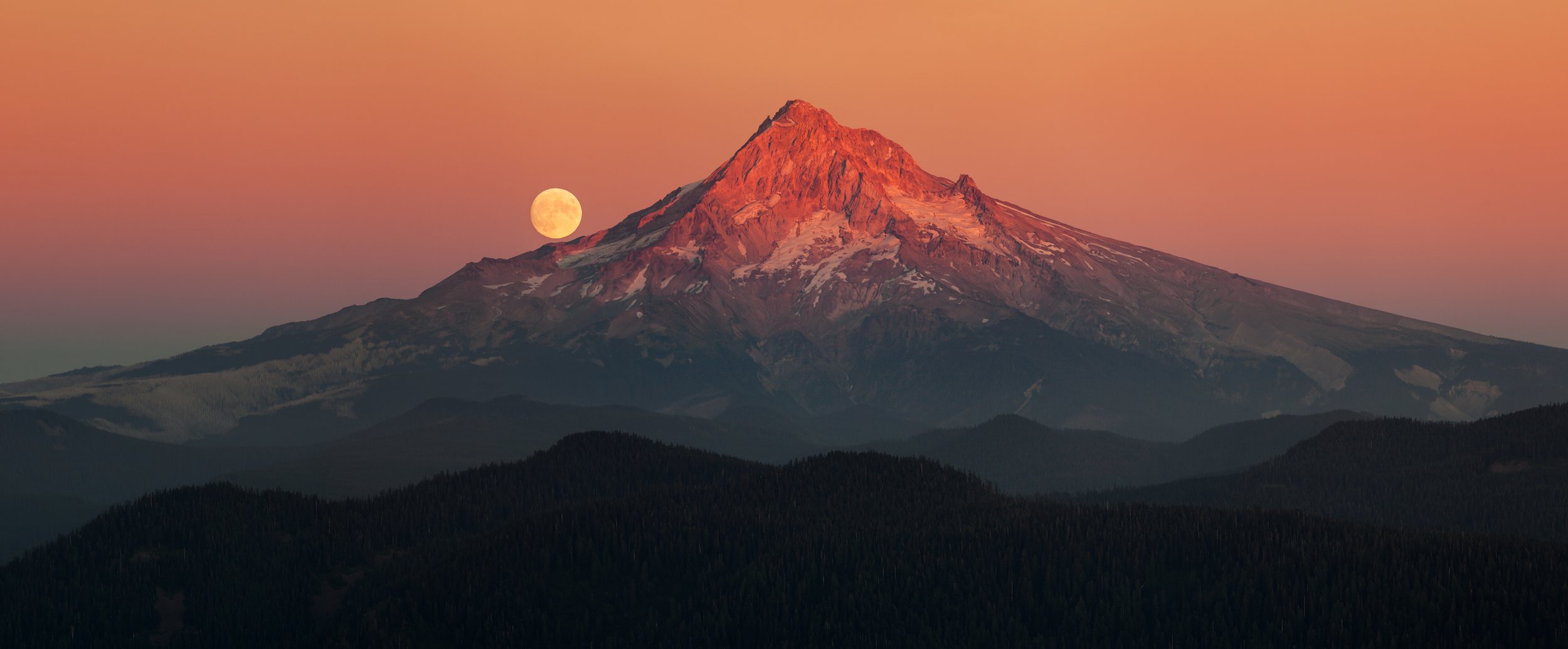 moonrise_over_mount_hood_oregon.jpg
