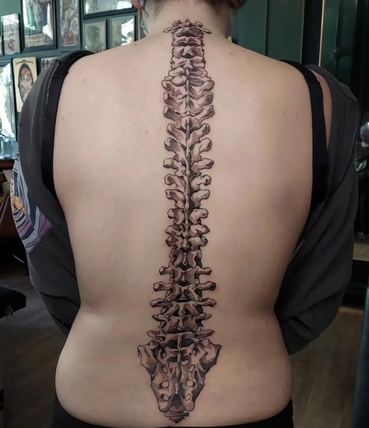 Tattoo by @vincentlitattoos 
#spinetattoo #anatomytattoo #olympiatattoo #olympia