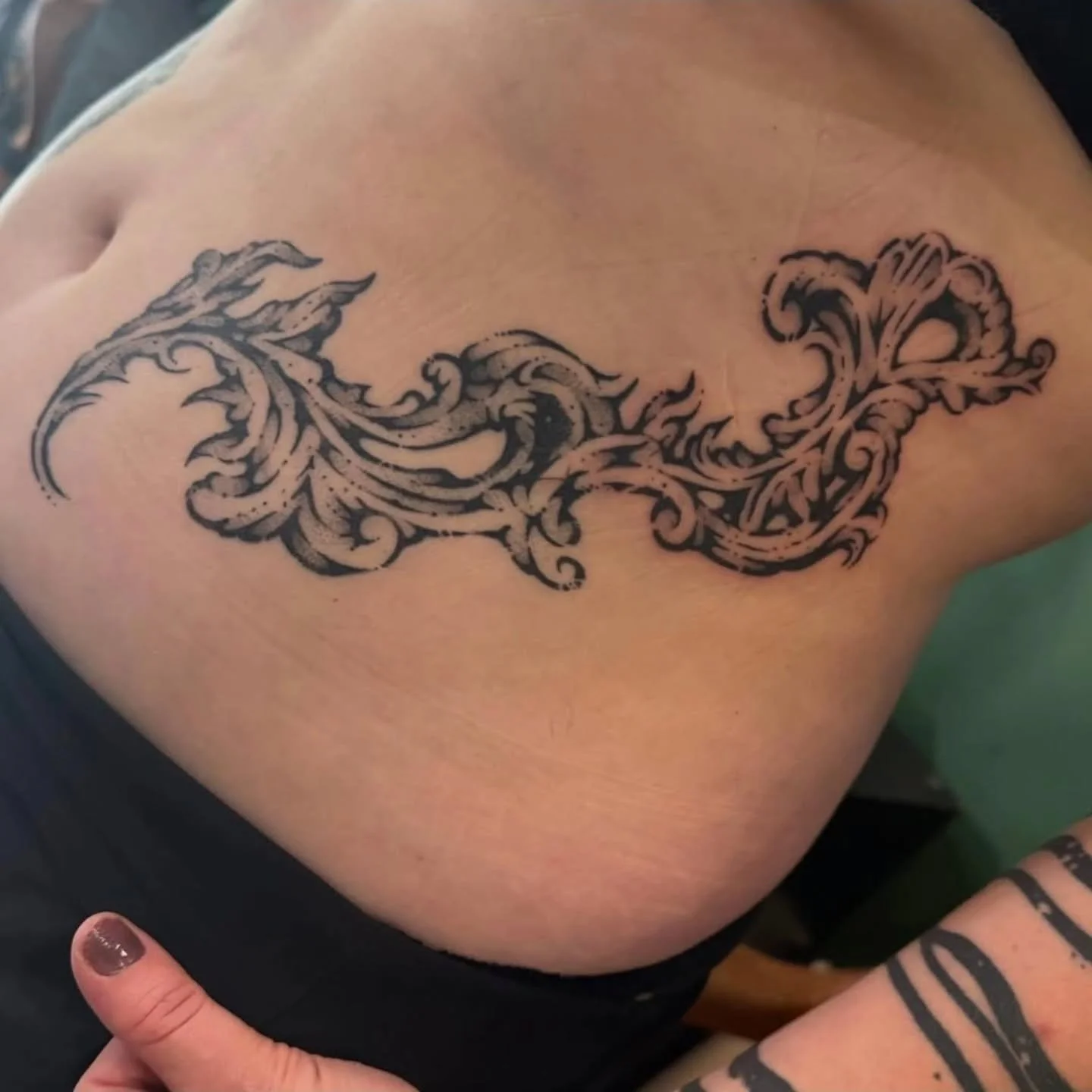 Tattoos by @booker_teeth_tattoo 
#filigree #blackworktattoo #olympiatattoo #olympia