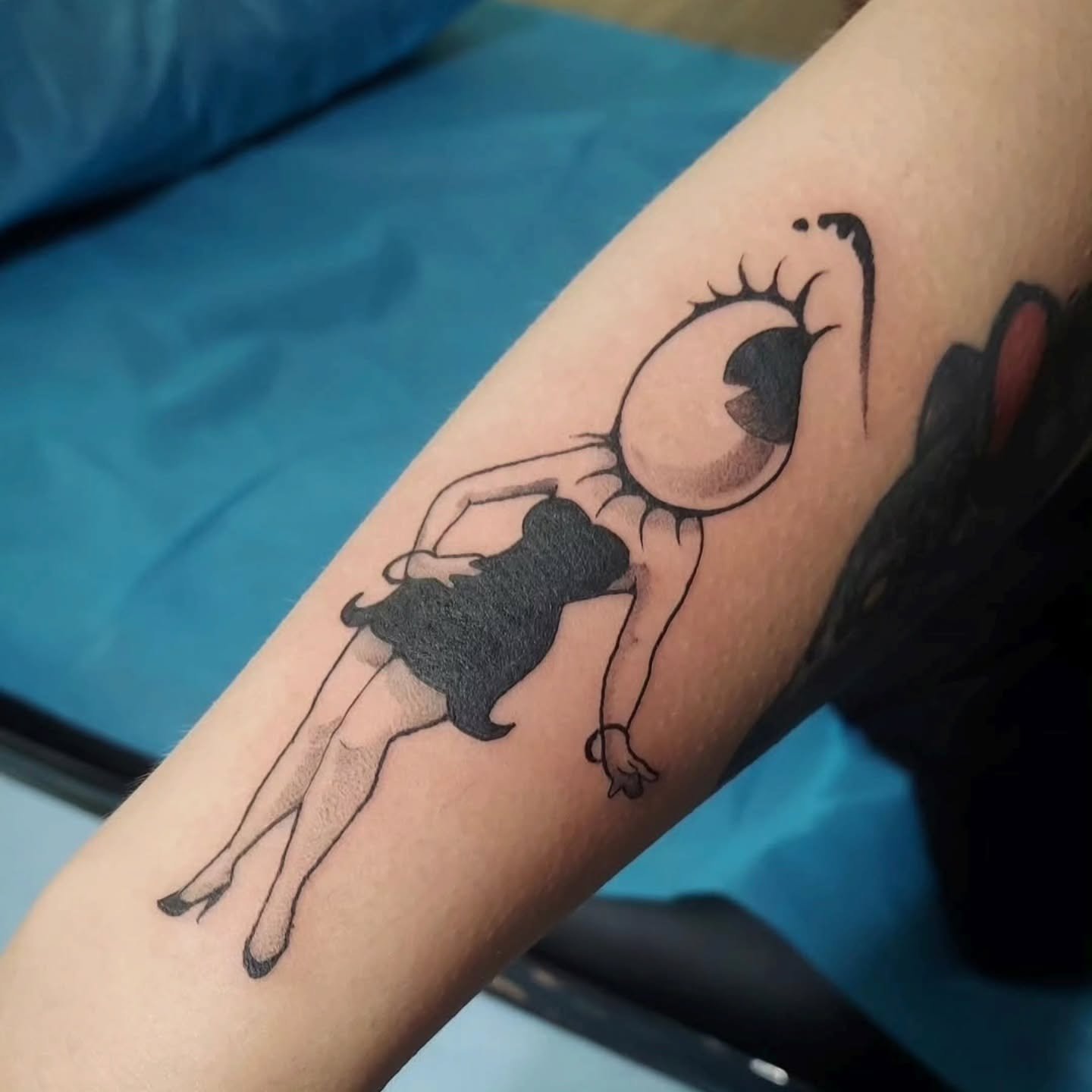 Tattoo by @vincentlitattoos 

#pinuptattoo #blackworktattoo #olympiawa #olympiatattoo