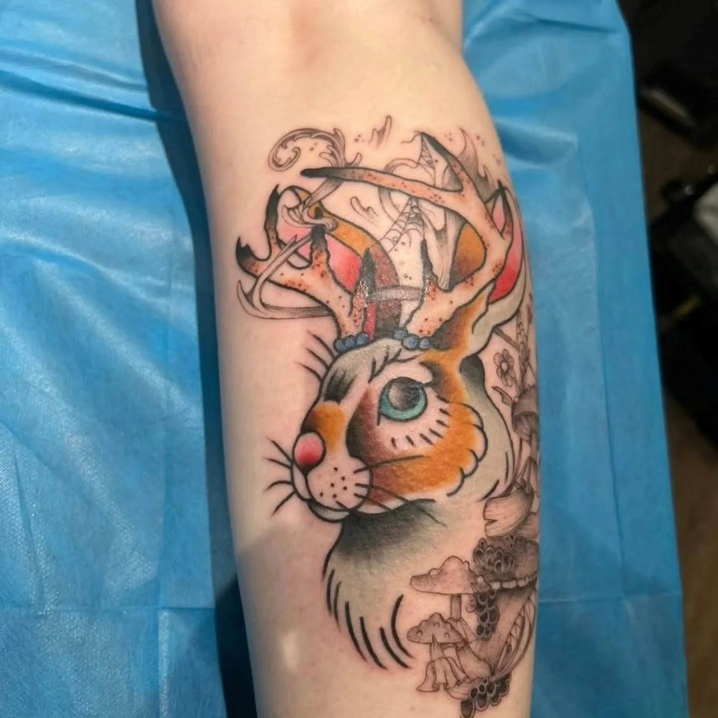 Collaboration tattoo by @bigmark.tattooer and @thewizardofaz (it was rad to have you at the shop for a few weeks Jake!)

#jackalopetattoo #mushroomtattoo #olympiawa #olympiatattoo #downtownolympia