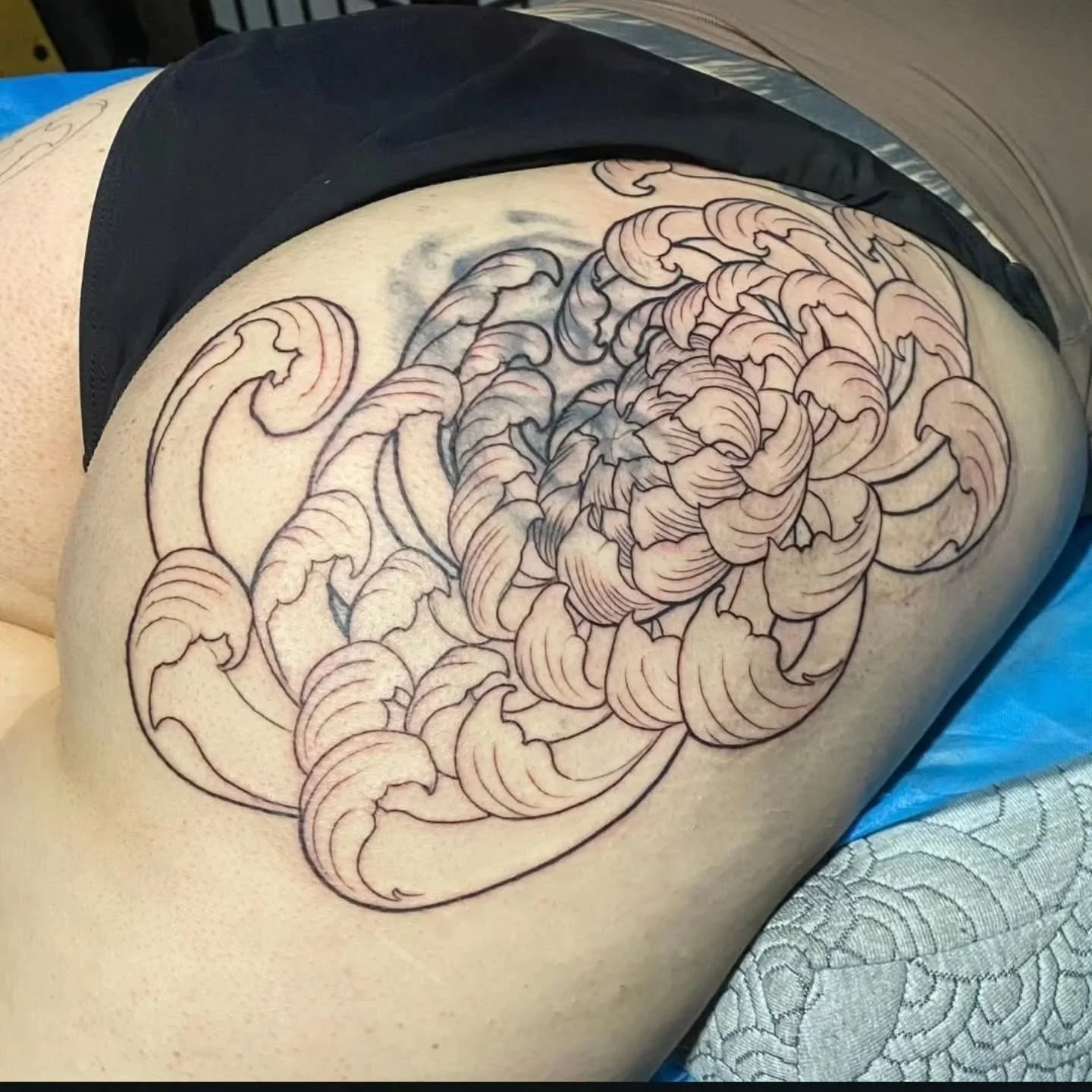 Cover-up started by @noah.b.tattoo 

#coveruptattoo #floraltattoo #olympiatattoo #olympiawa #downtownolympia