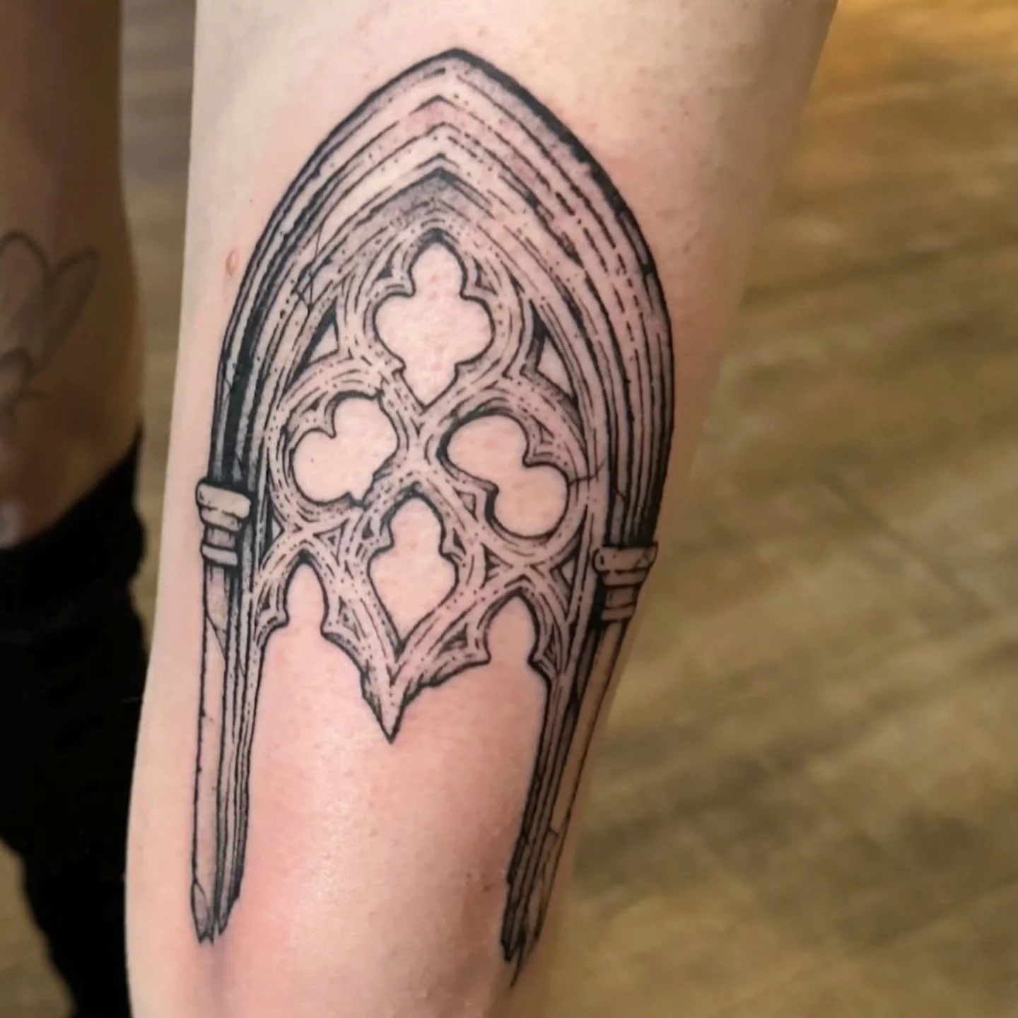 Tattoo by @booker_teeth_tattoo 

#blackworktattoo #finelinetattoo #olympiatattoo #olympiawa