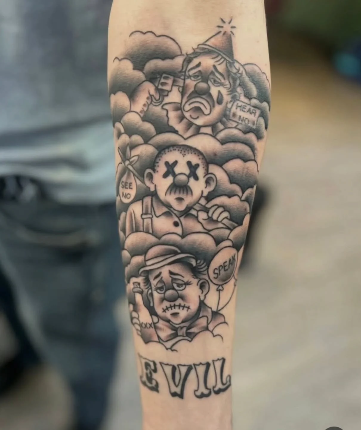 Tattoo by @bigmark.tattooer 

#clowntattoo #traditionaltattoo #olympiatattoo ##olympiawa #blackandgreytattoo