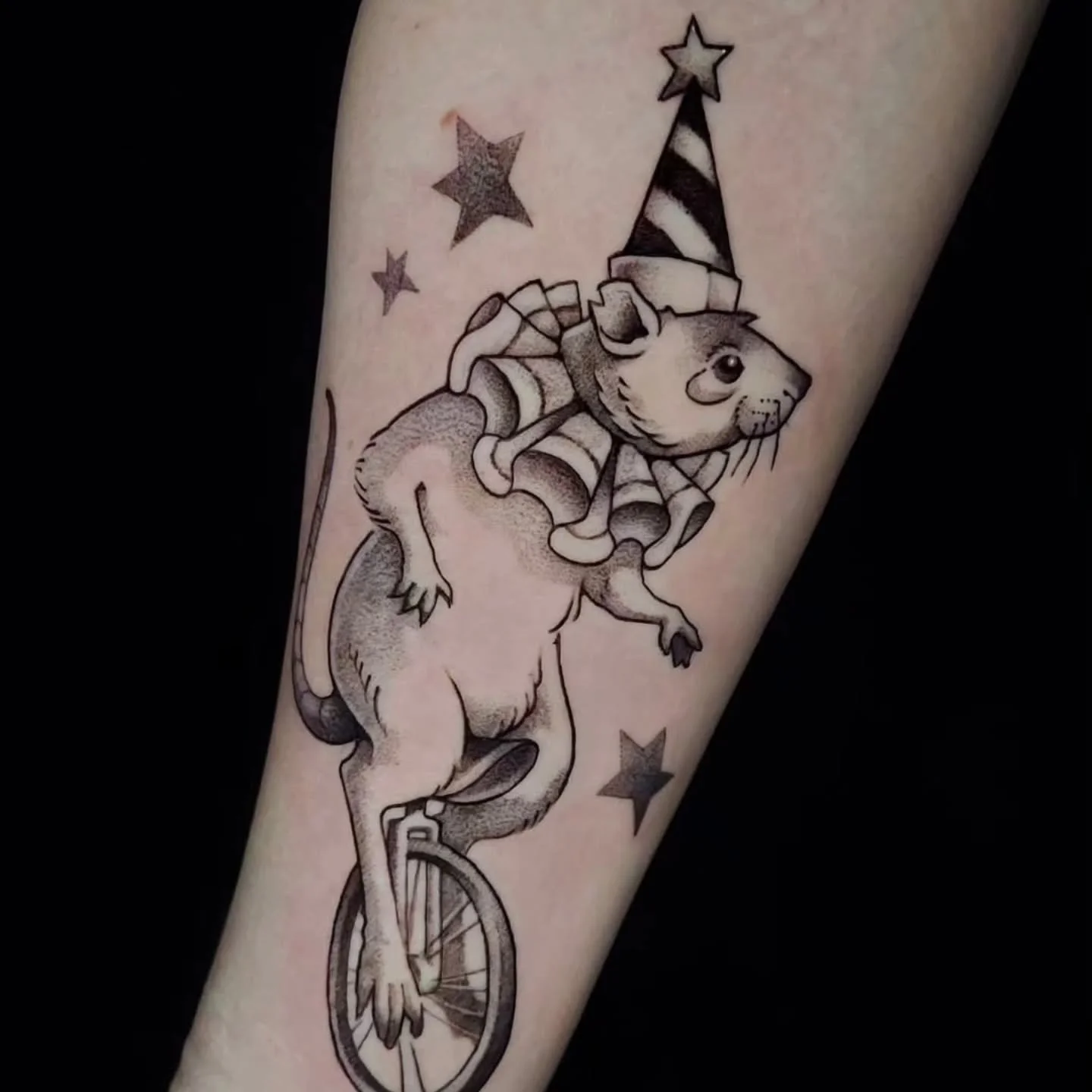 Tattoo by @vincentlitattoos 

#possumtattoo #blackworktattoo #finelinetattoo #olympiatattoo #olympiawa