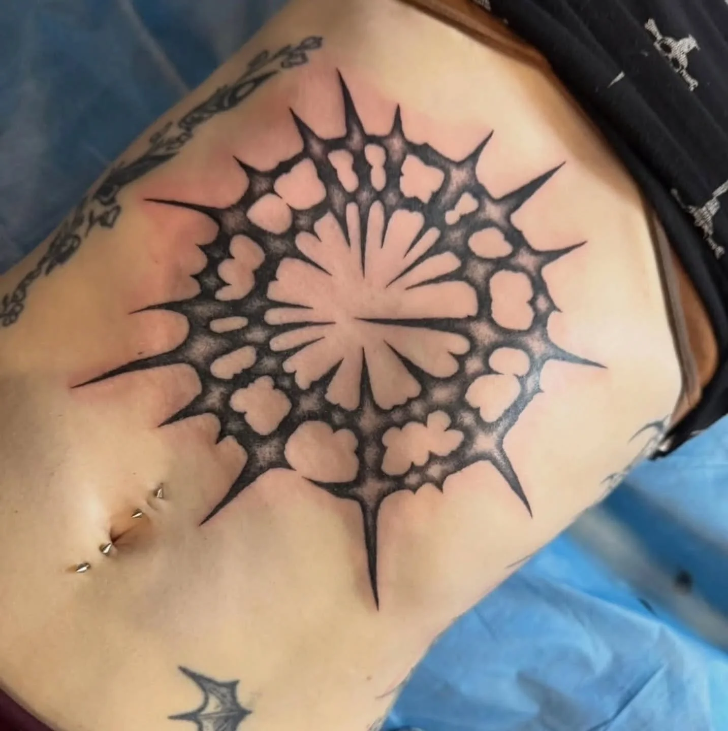 Tattoo by @booker_teeth_tattoo 

#blackworktattoo #olympiatattoo #olympiawa #blackwork