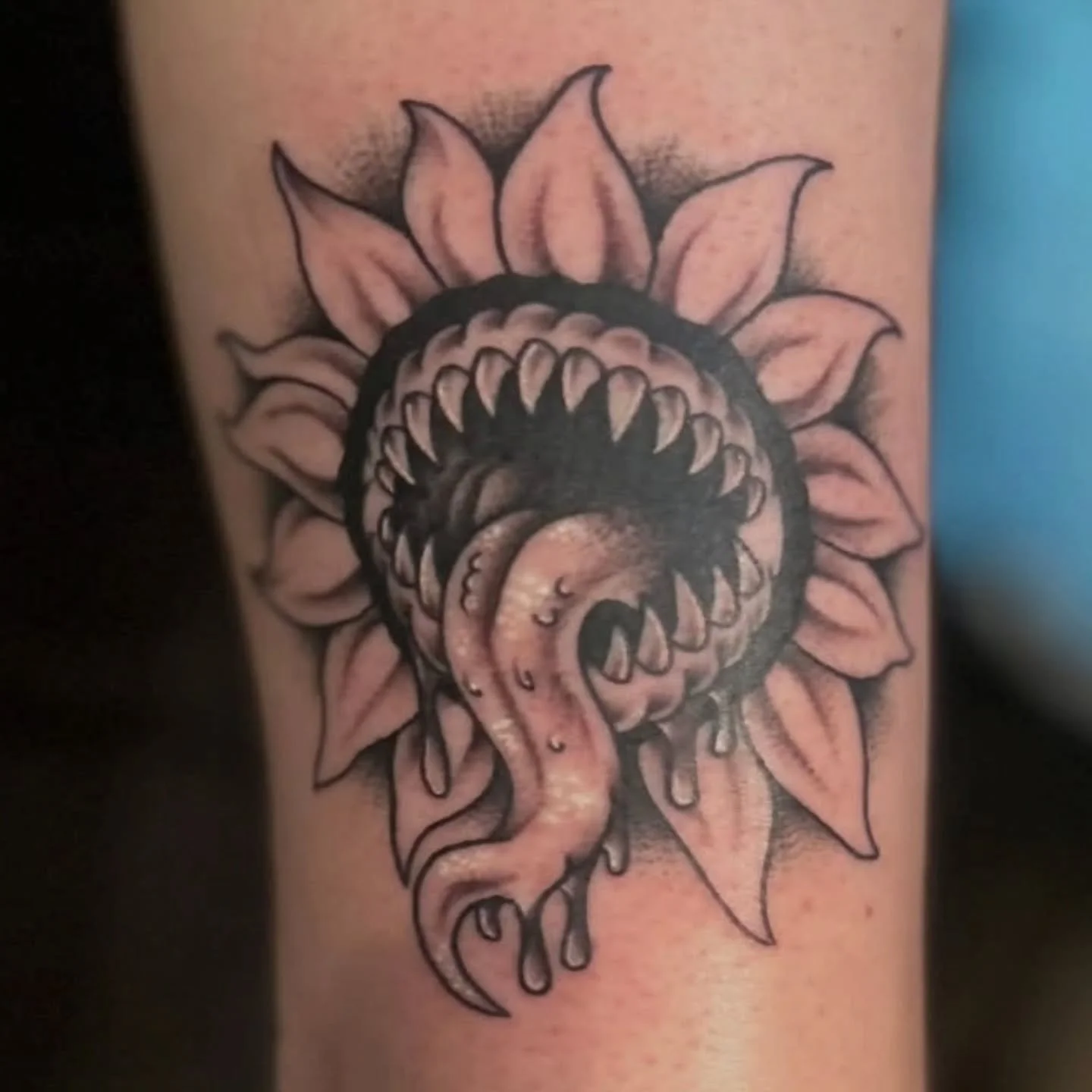 Tattoo by @trailerprkmark.tat2 

#olympiatattoo #sunflowertattoo #olympiawa  #downtownolympia