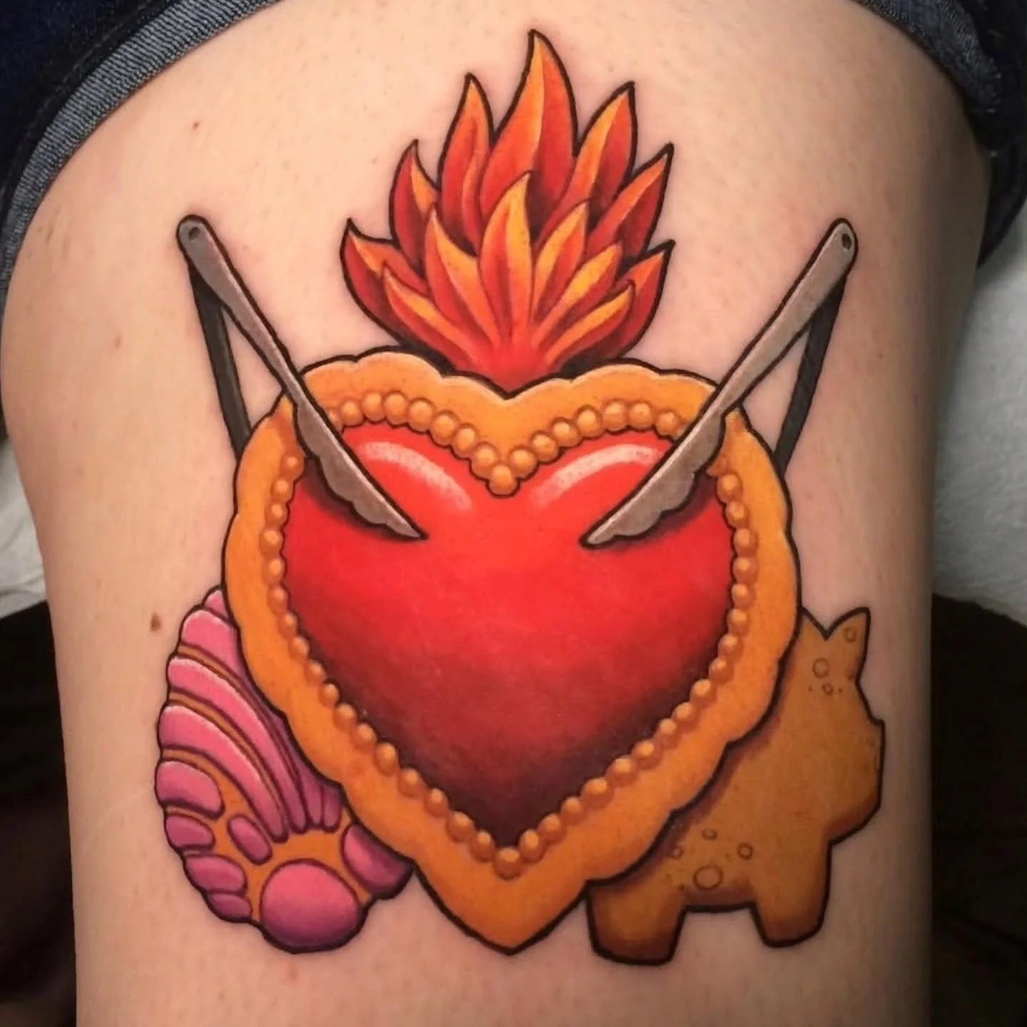 Tattoo by @alanmurrayart 

#pasteler&iacute;a #conchas #olympia #olympiatattoo #downtownolympia 

Book here! www.washingtonstreettattoo.com