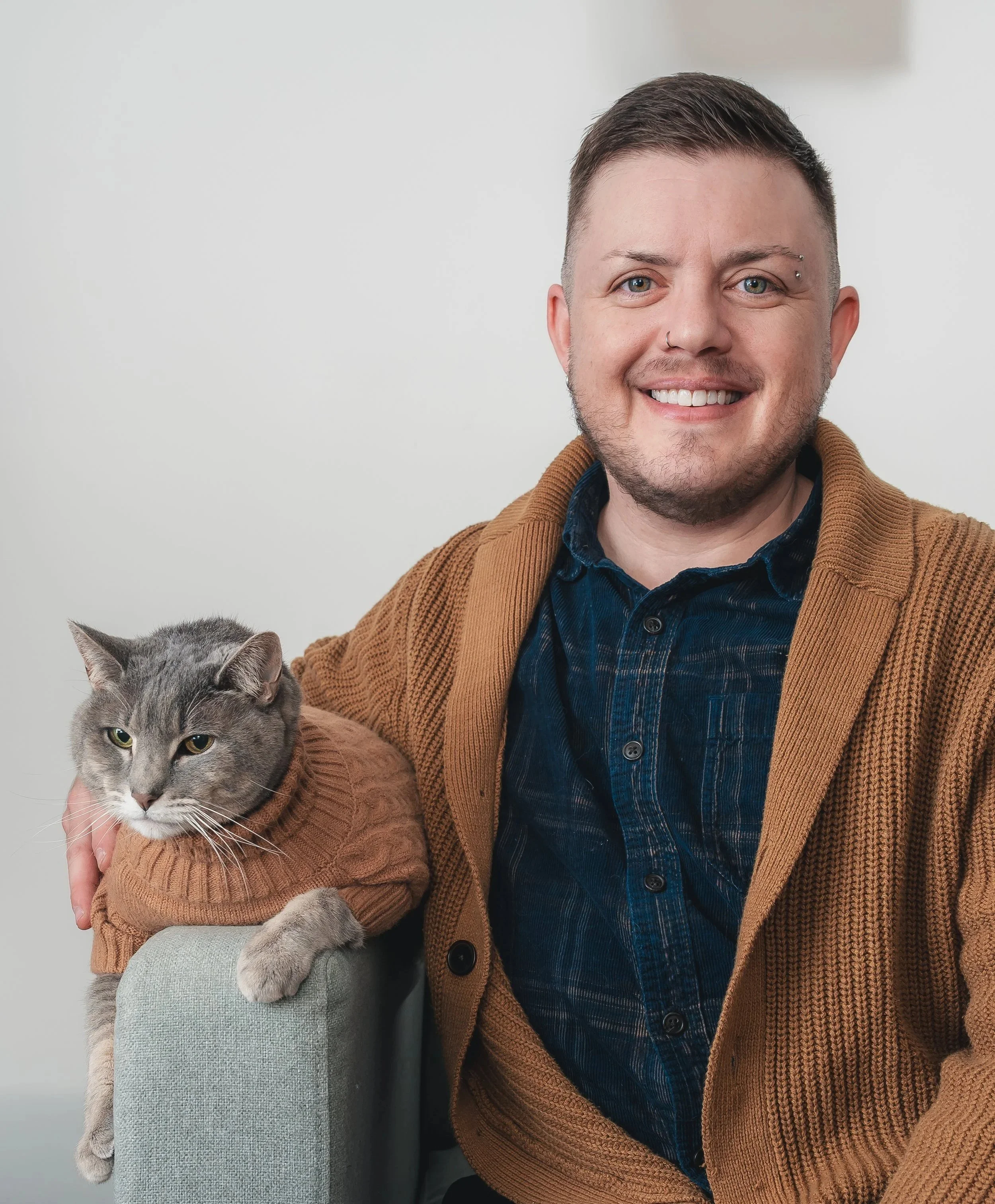 Devyn Box, Therapist, with their therapy cat