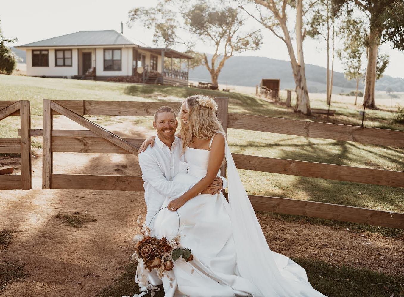Sarah and Rhys💗
.
So grateful the stars aligned and I got to help these two get married earlier in the year. They had a very intimate ceremony at the stunning @hotel_granya and it was full of plenty of laughs and tears.
See their review below 🥰👇
.