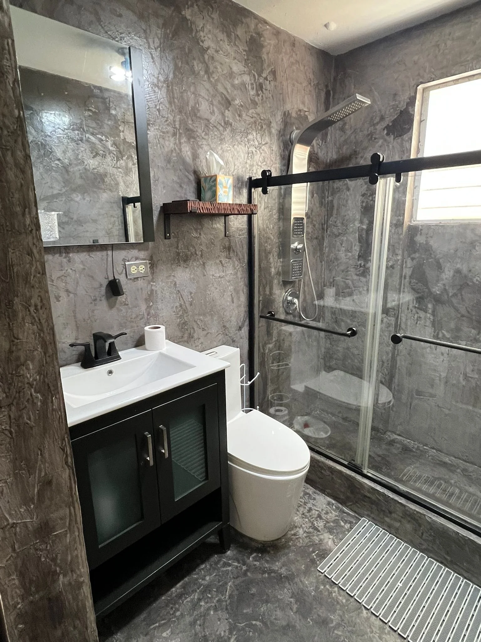 Apartment Bathroom 2.jpeg