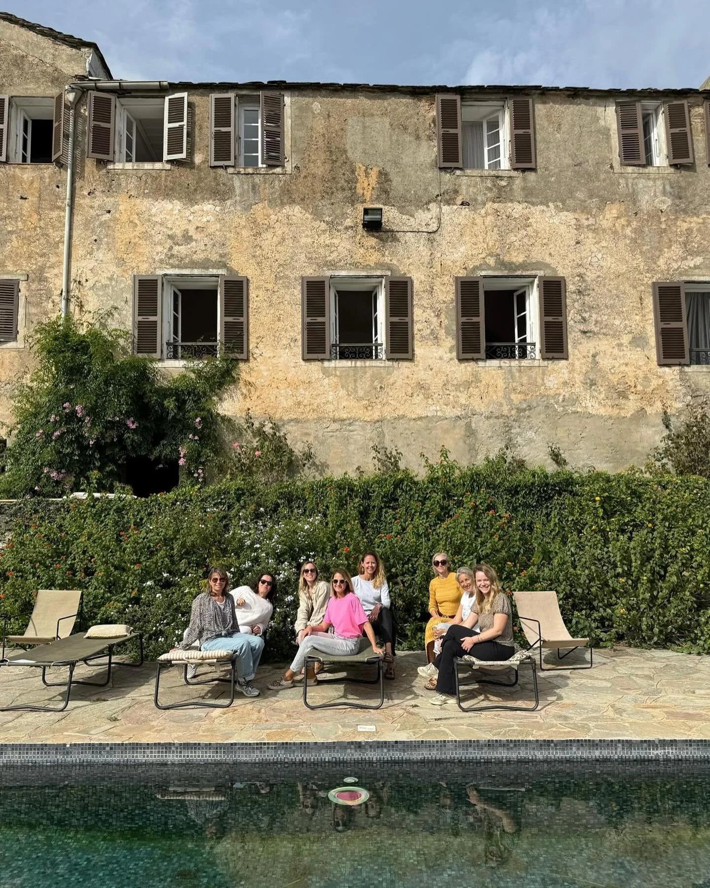 Souvenirs de notre retraite d&rsquo;automne au @couventdepozzo. Merci encore &agrave; toutes les participantes et &agrave; @drhauschka.fr de nous avoir accompagn&eacute; pendant cette retraite ✨

Emmanuelle Picon, enseignante de kundalini yoga et moi