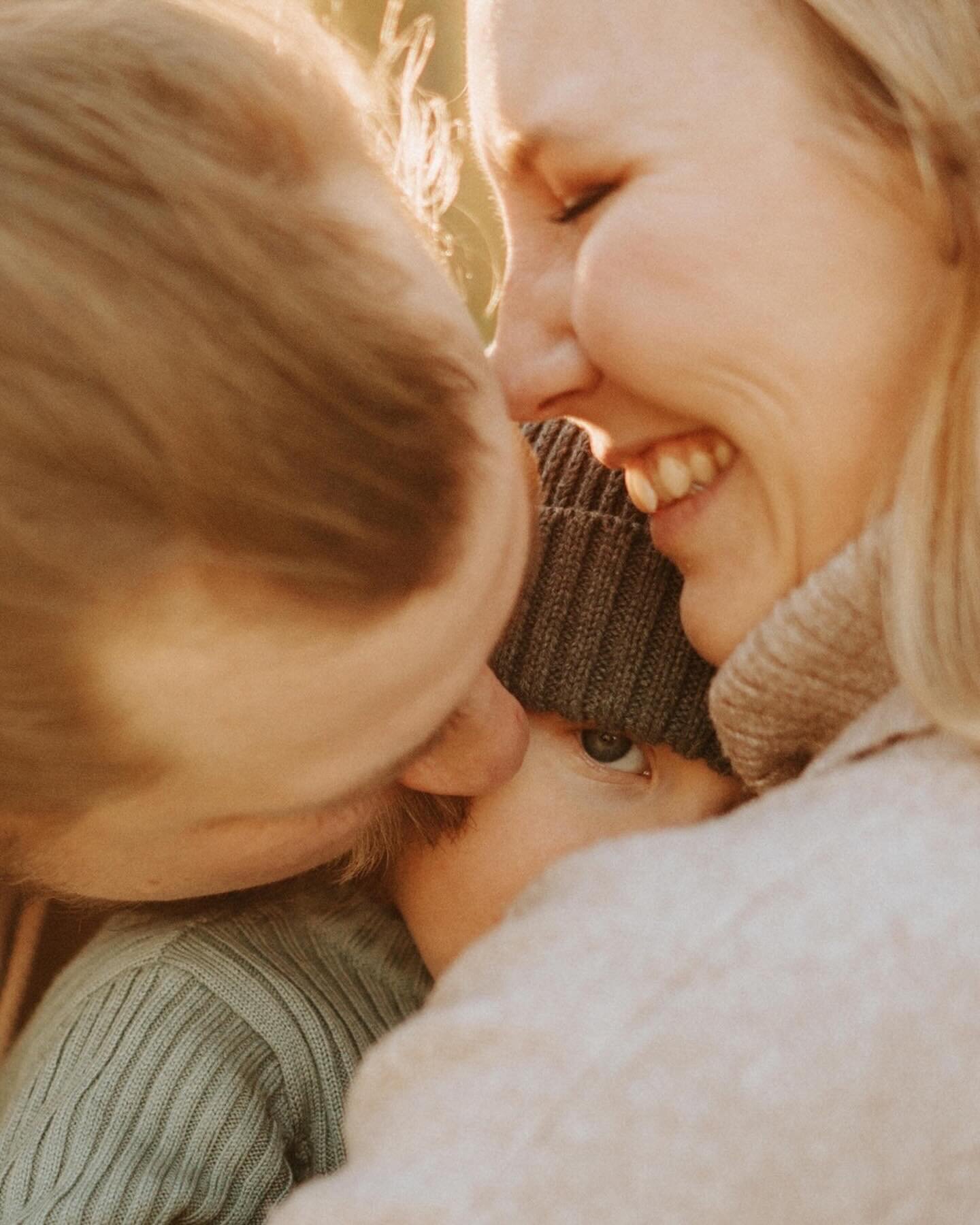 ✨Mik&auml; on mun miksi? ✨
⠀⠀⠀⠀⠀⠀⠀⠀⠀
Bisnesmaailmassa puhutaan usein siit&auml;, miten on t&auml;rke&auml; tiet&auml;&auml; se oma &rdquo;miksi&rdquo;.  Miksi teet sit&auml;, mit&auml; teet? Miksi m&auml; valokuvaan? Ja miksi kuvaan niinkuin kuvaan &