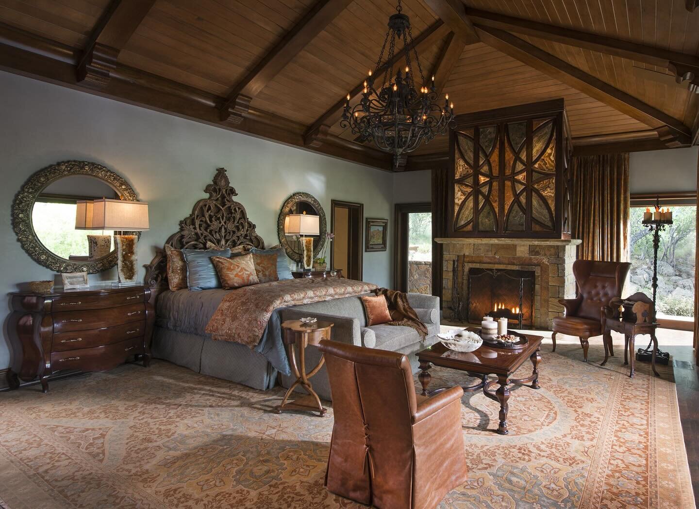 A grand hideaway in this ranch retreat serves as the perfect mid-week escape where the architecture takes center stage. 

Interiors: Sherry Hayslip 
Architecture: Cole Smith, FAIA