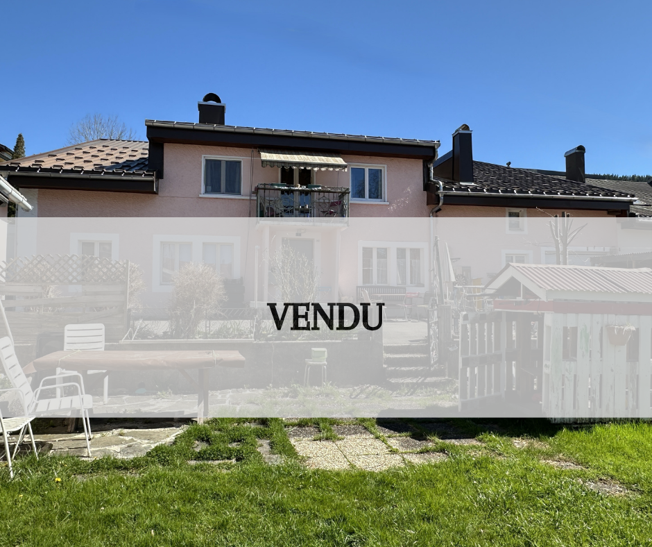 Maison mitoyenne avec jardin situé au centre du village, L’Orient
