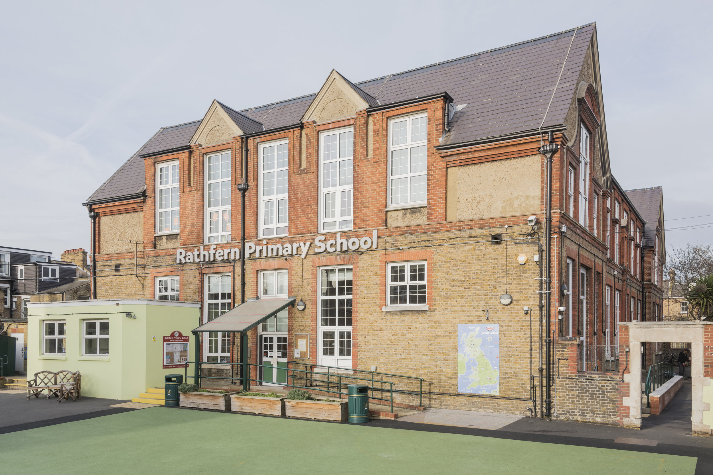 FINE architecture_RathfernPrimarySchool_06.jpg