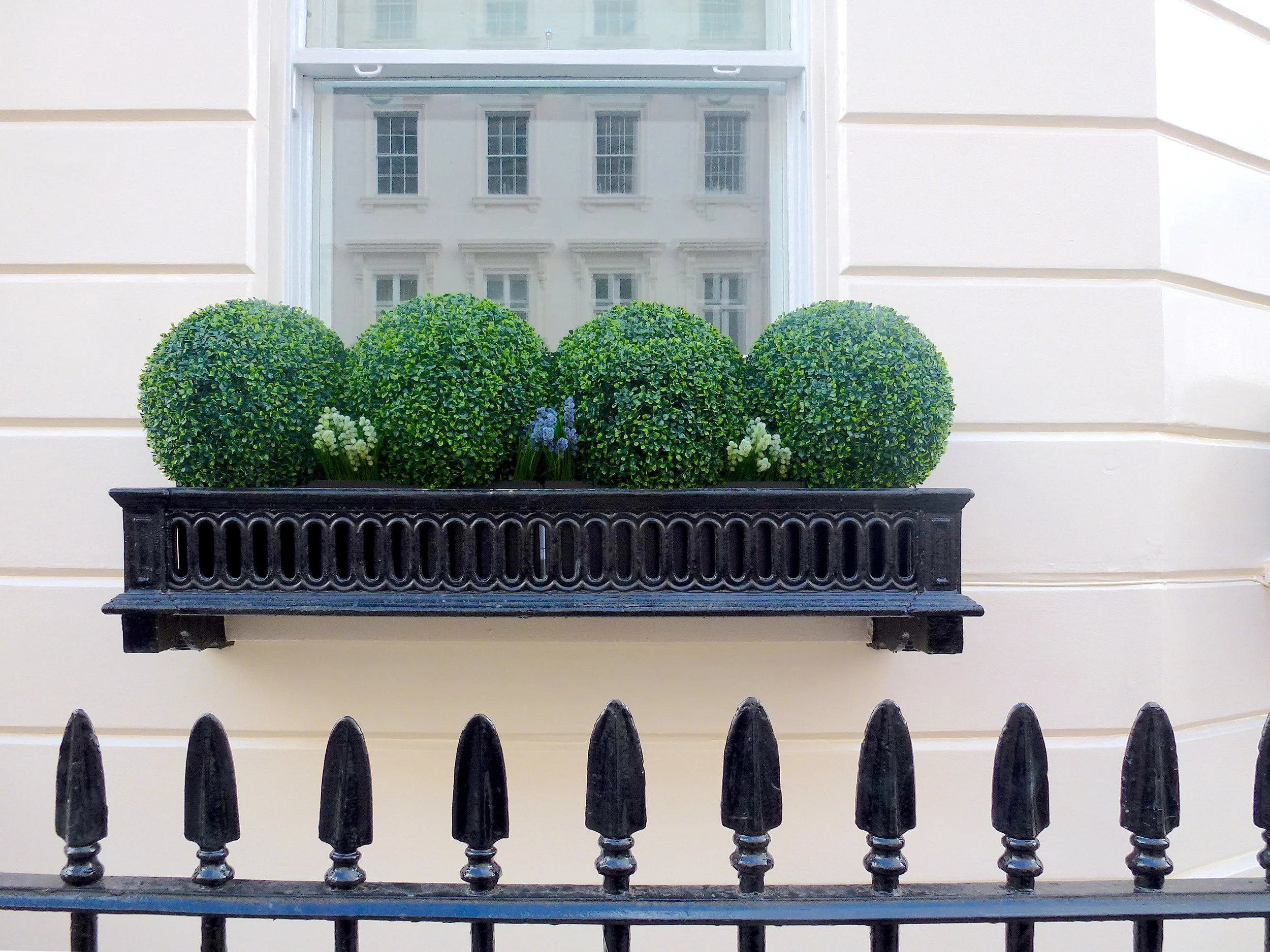 73 Eaton Square 002.JPG