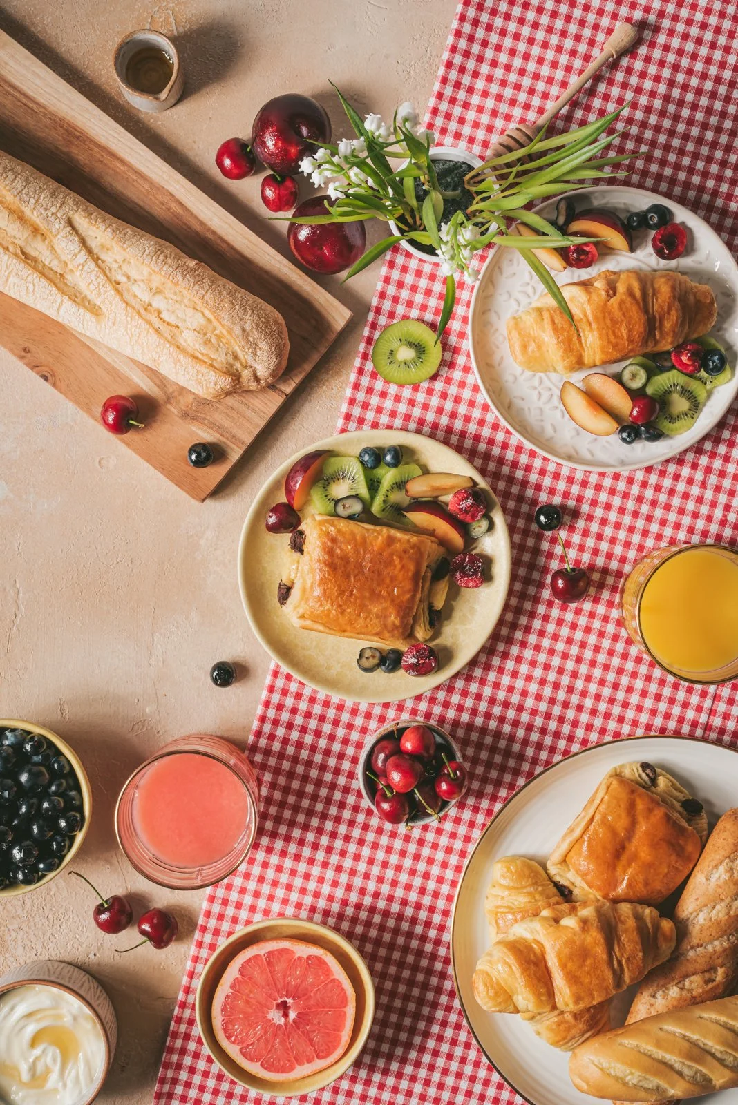 Summer brunch table, WEB.jpg