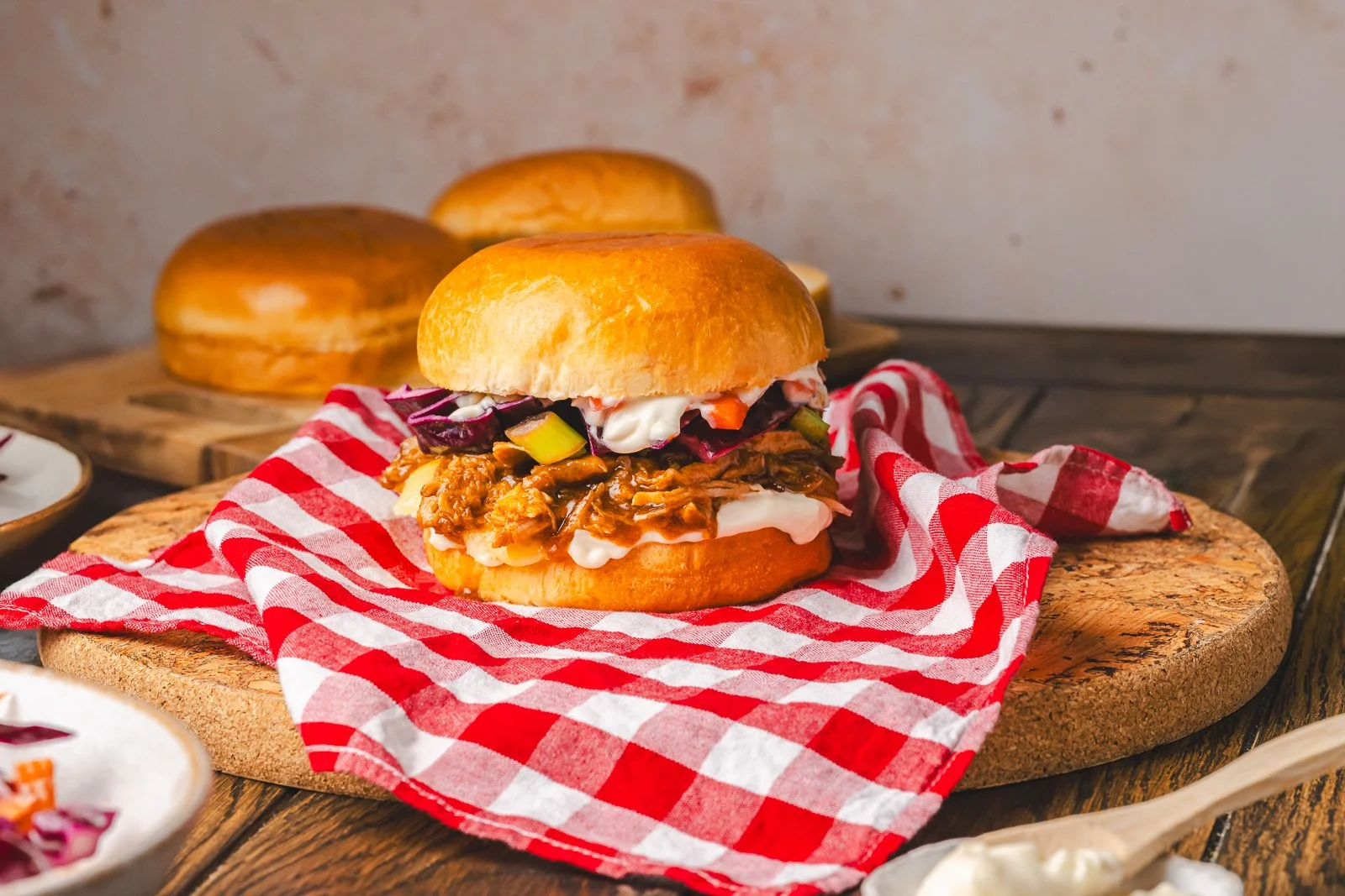 Pulled pork burger, landscape, WEB.jpg