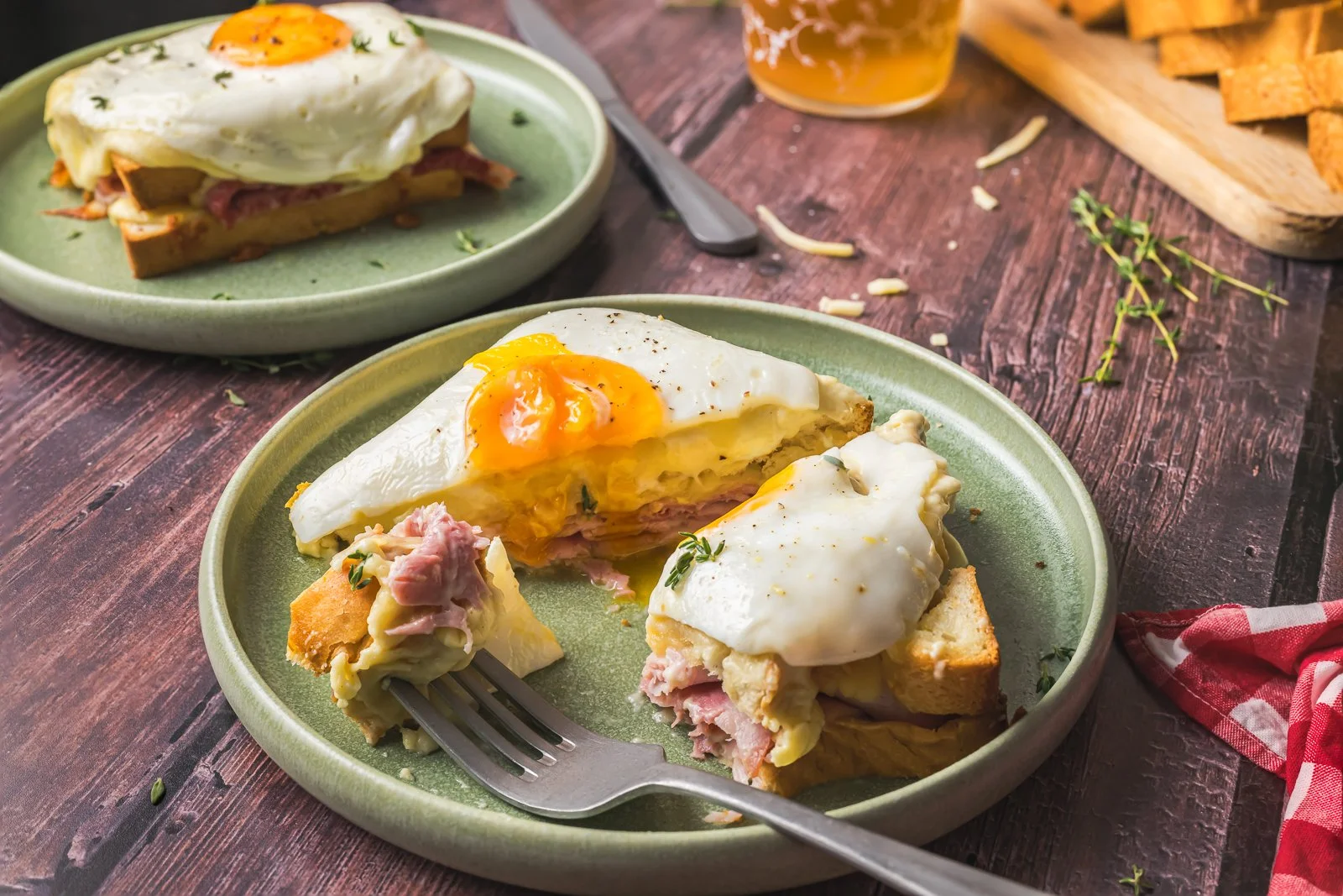 Skyr brioche croque madame, cutted in half, WEB.jpg
