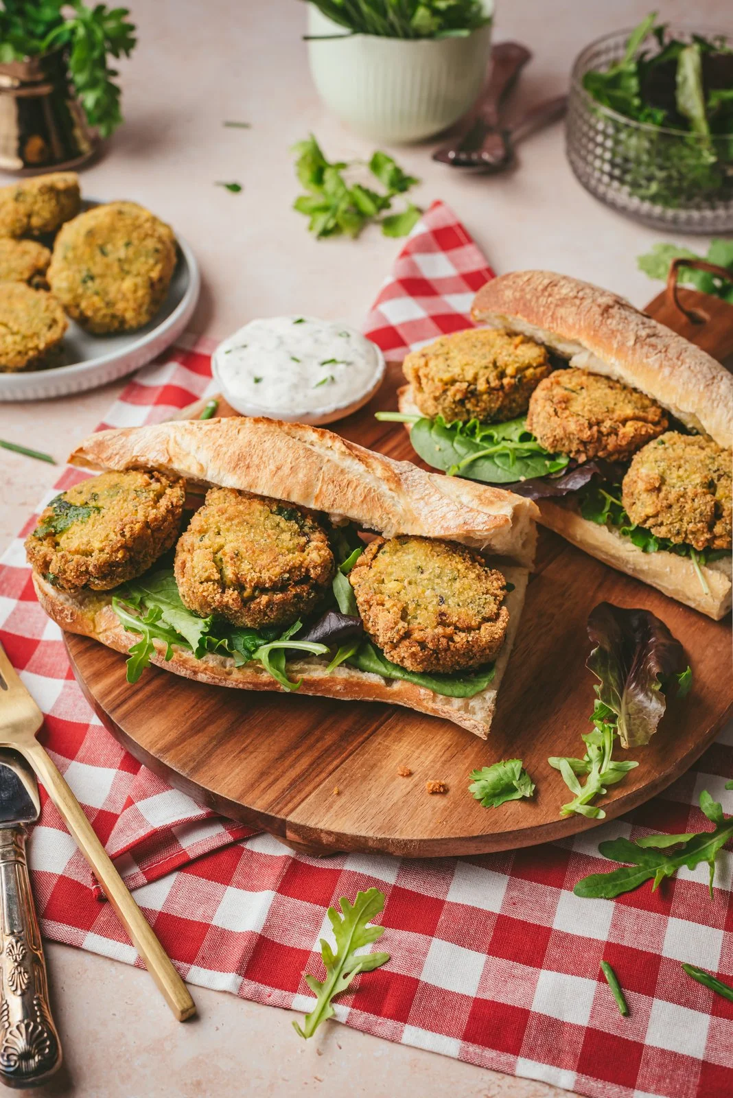 Falafel sandwich baguette, WEB.jpg
