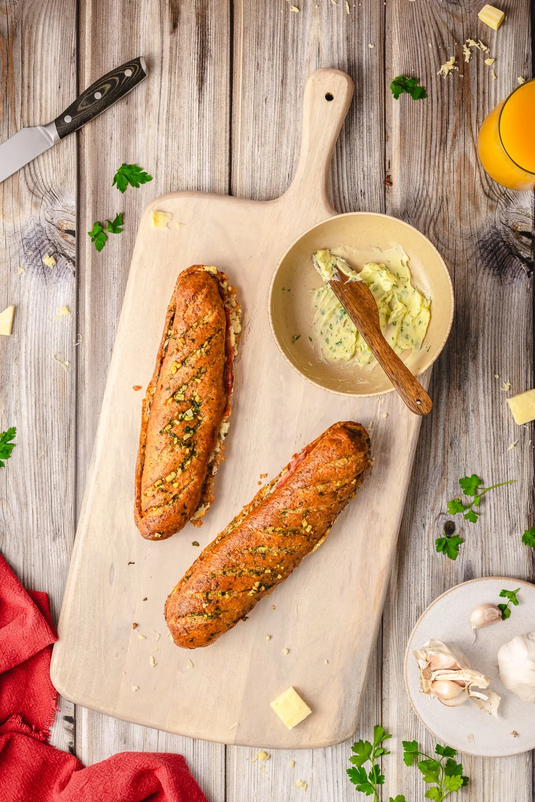 Ham & cheese hasselback, flatlay, WEB.jpg