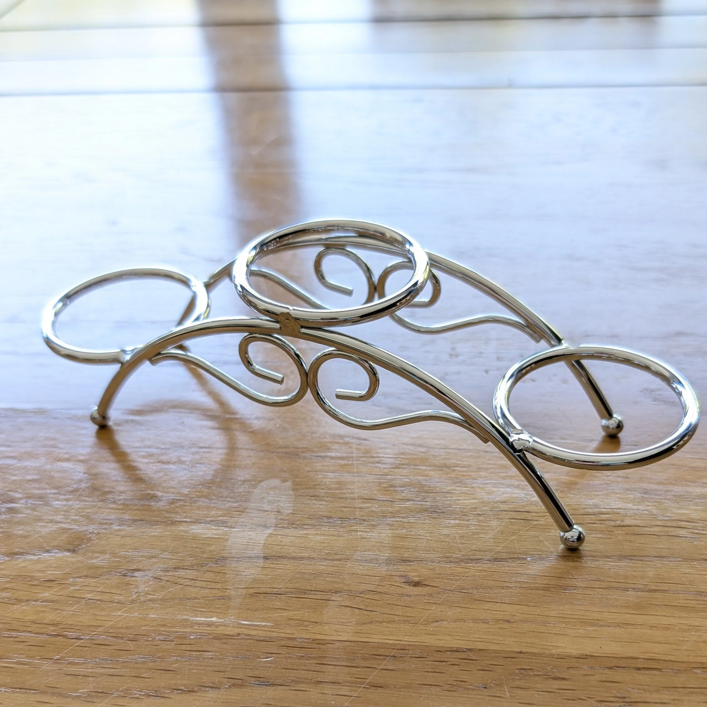 Horizontal Metal 3 sphere stand