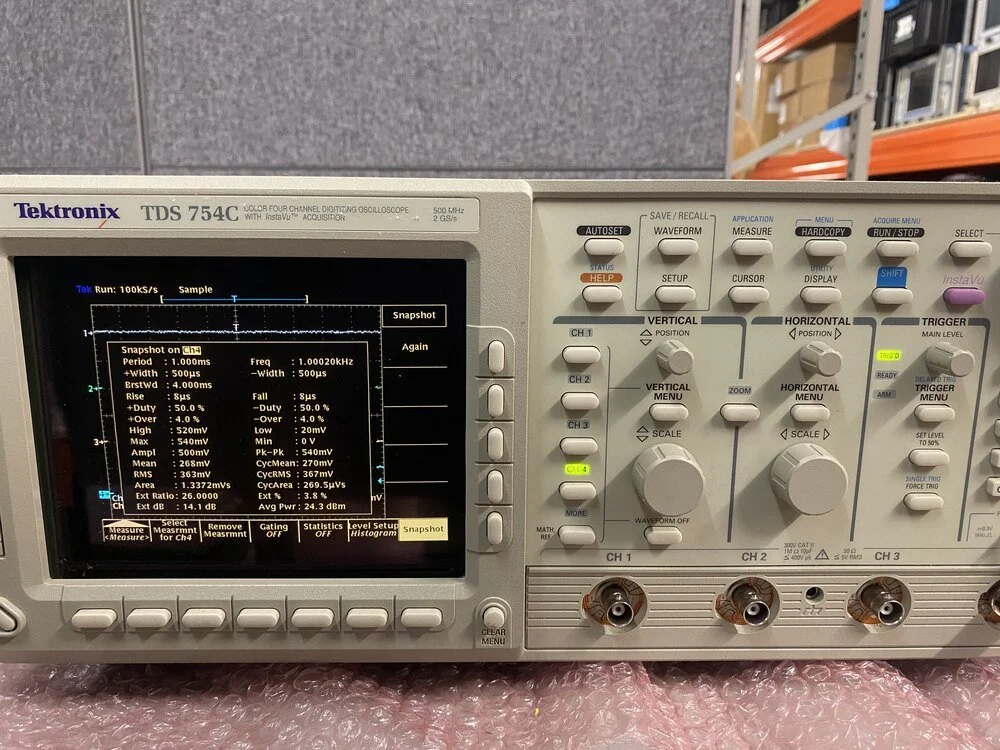 Tektronix TDS754C, Digitizing Oscilloscope, 500 MHz, 2 GS/s #