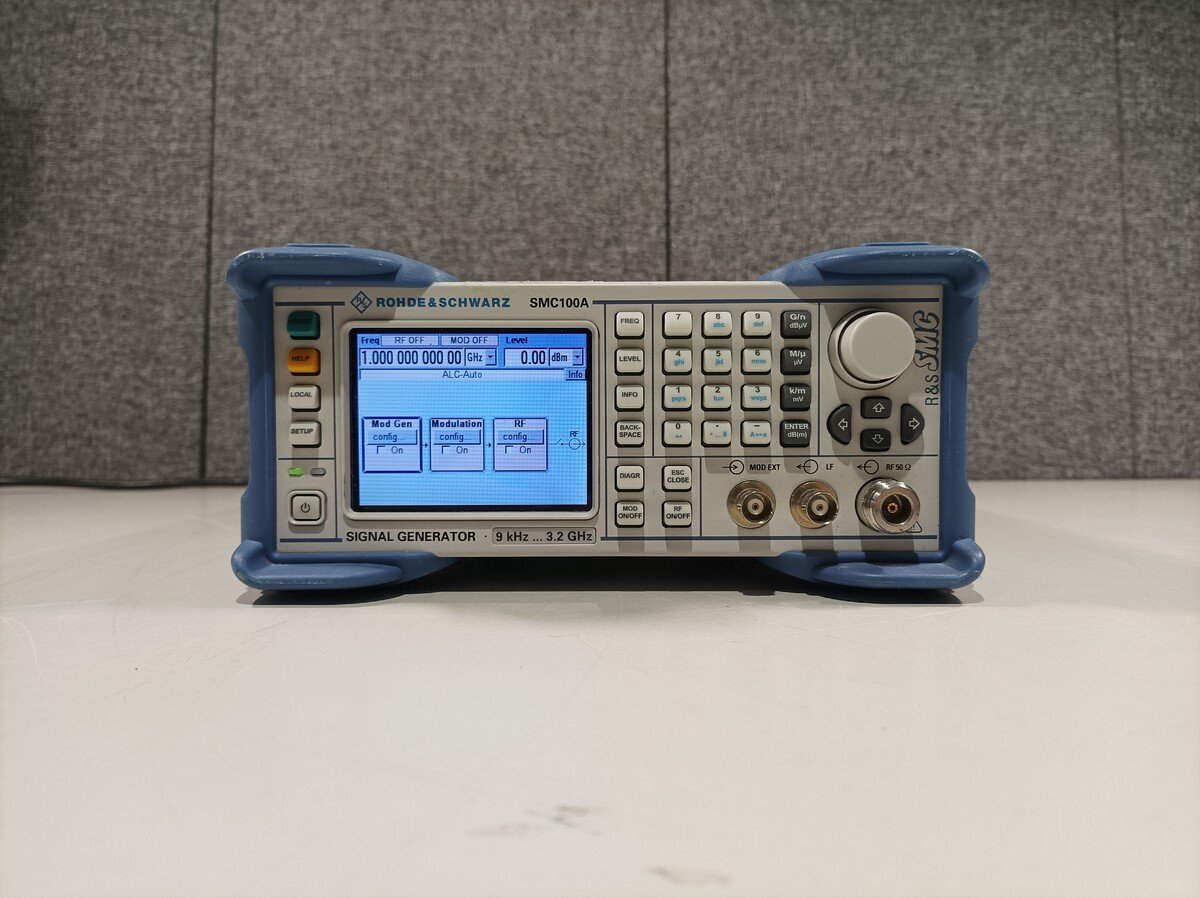 Rohde & Schwarz SMC100A, Signal Generator, 9 KHz-3.2 GHz #
