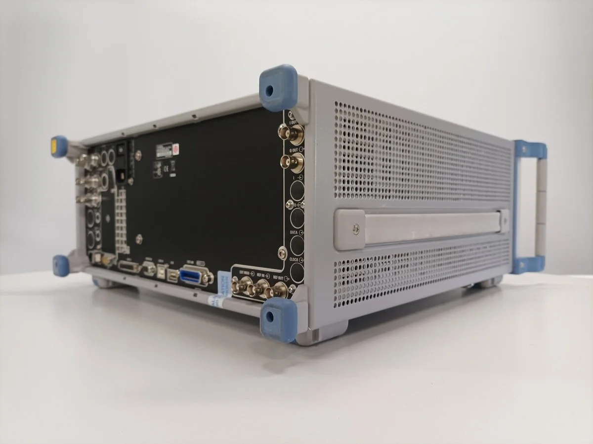 Rohde & Schwarz SMJ 100A Vector signal generator OPT: B11, B13, B103Z, K55 #