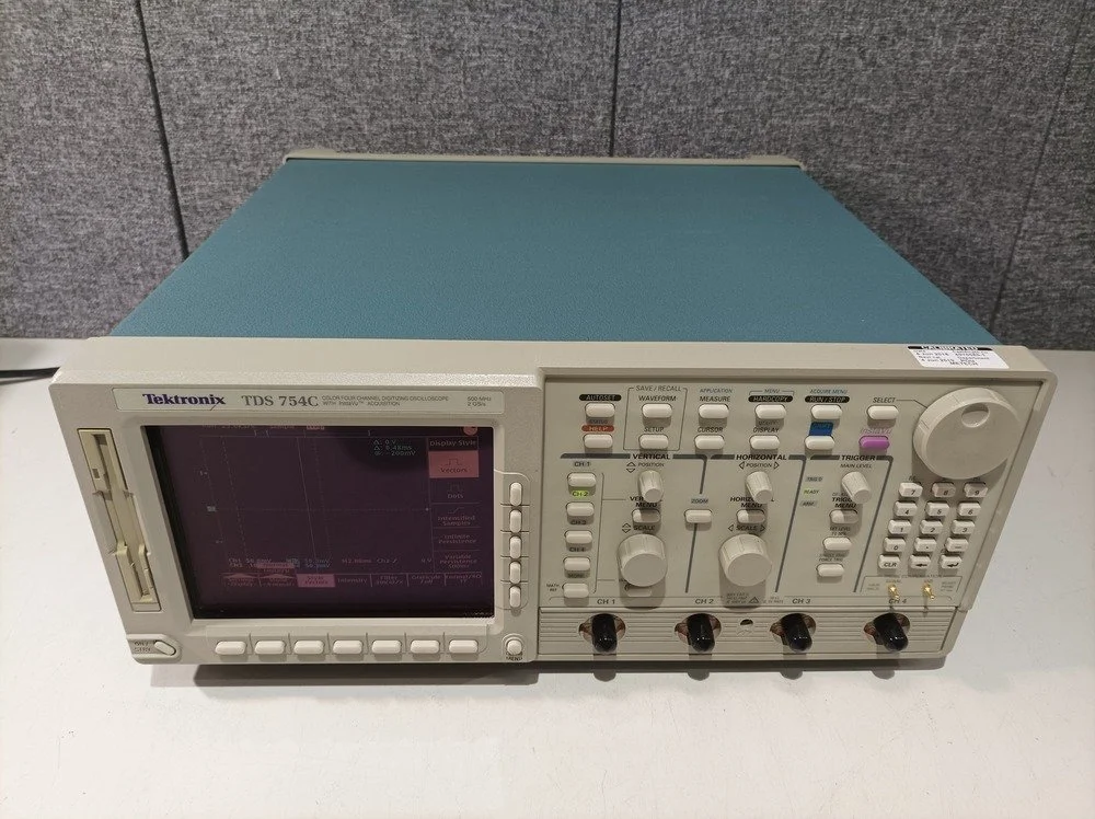Tektronix TDS754C, Digitizing Oscilloscope, 500 MHz, 2 GS/s #