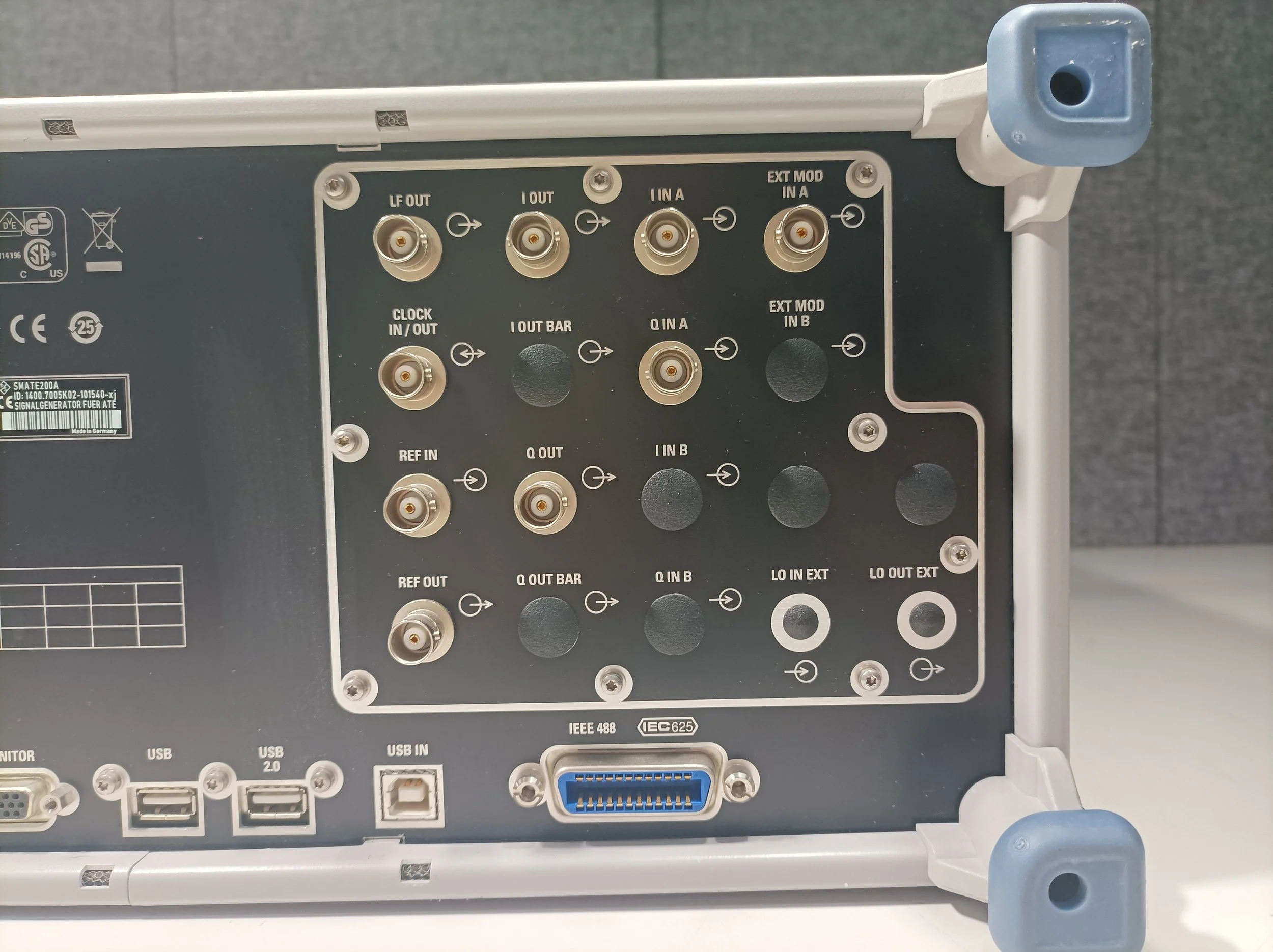 Rohde & Schwarz SMATE200A, Vector Signal Generator, 100kHz-6GHz, loaded with options 101540#