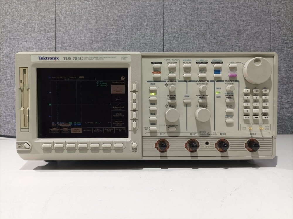 Tektronix TDS754C, Digitizing Oscilloscope, 500 MHz, 2 GS/s #