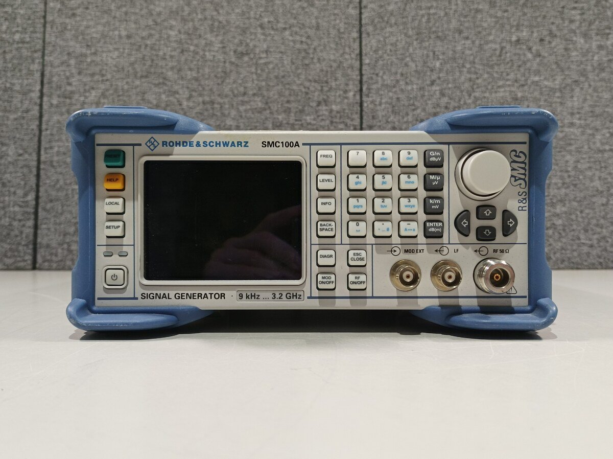 Rohde & Schwarz SMC100A, Signal Generator, 9 KHz-3.2 GHz #