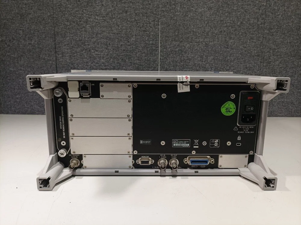 Rohde & Schwarz FSV4, Signal Analyzer, 10 Hz-4 GHz, OPT: B25, B29, K10, K72, K100 #