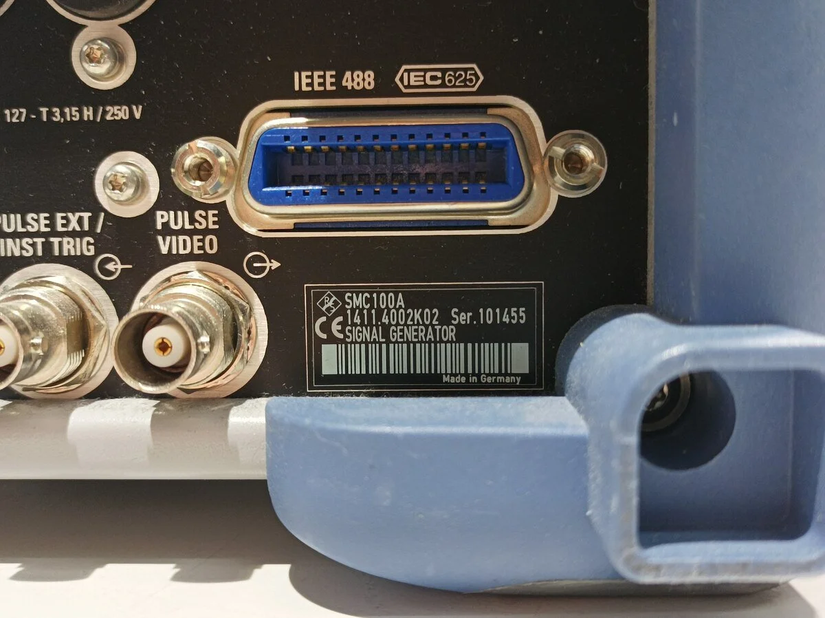 Rohde & Schwarz SMC100A, Signal Generator, 9 KHz-3.2 GHz #