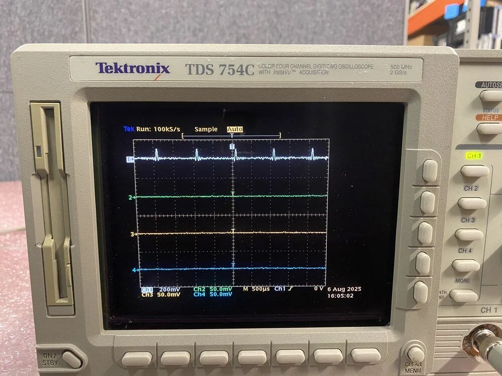Tektronix TDS754C, Digitizing Oscilloscope, 500 MHz, 2 GS/s #