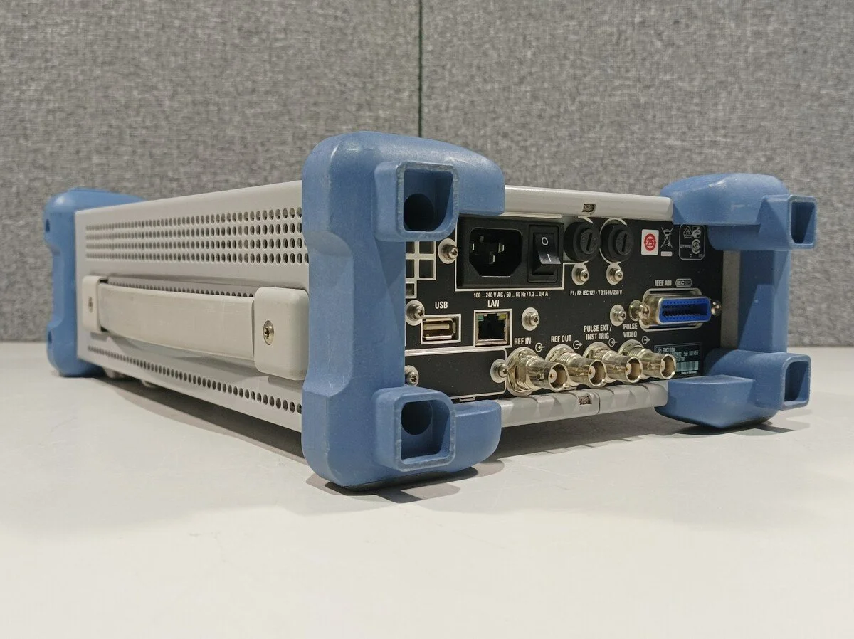 Rohde & Schwarz SMC100A, Signal Generator, 9 KHz-3.2 GHz #