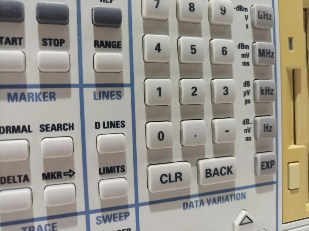 Rohde & Schwarz FSIQ 7, Signal Analyzer, 20Hz-7GHz, Options K72