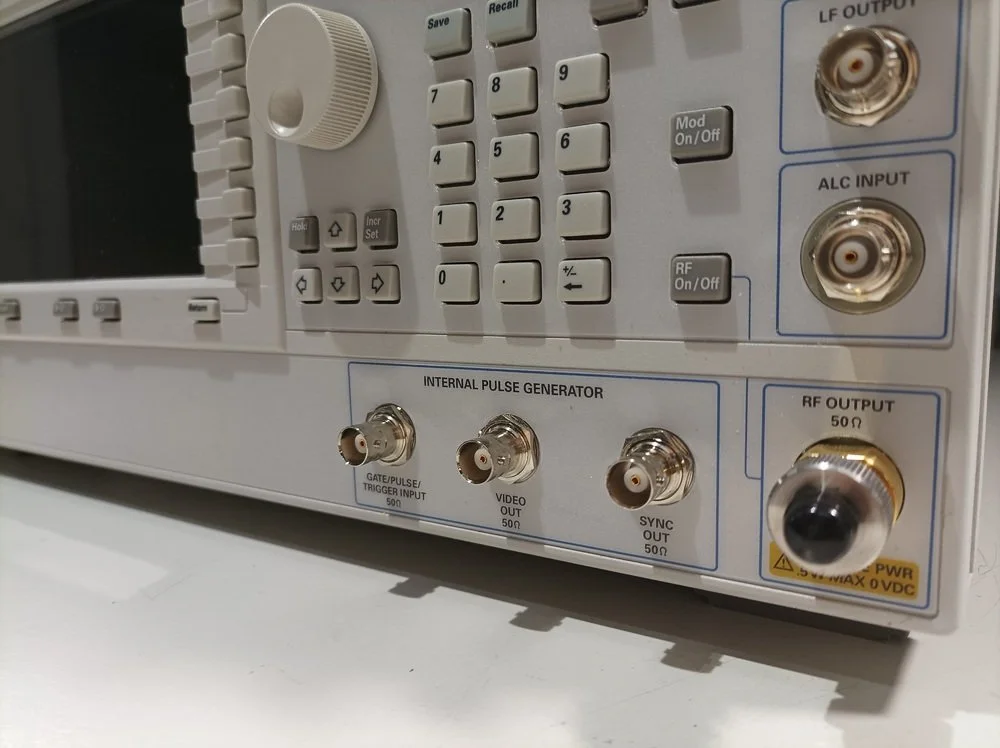 Keysight E8267D, PSG Vector Signal Generator, 250kHz-44GHz, Loaded With Options #