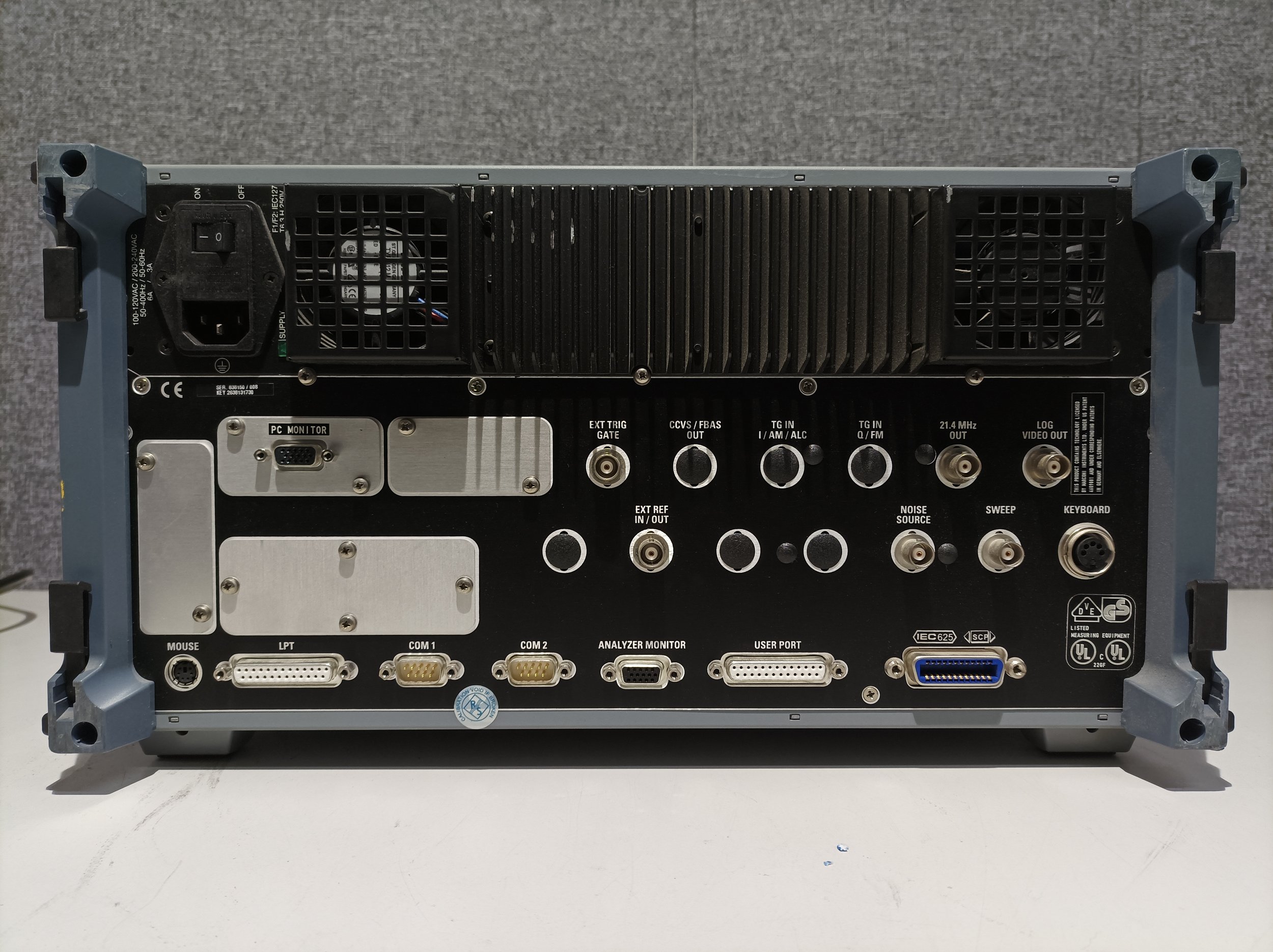 Rohde & Schwarz FSIQ3, Signal Analyzer, 20 Hz- 3,5 GHz, OPT: B4, B5, B7