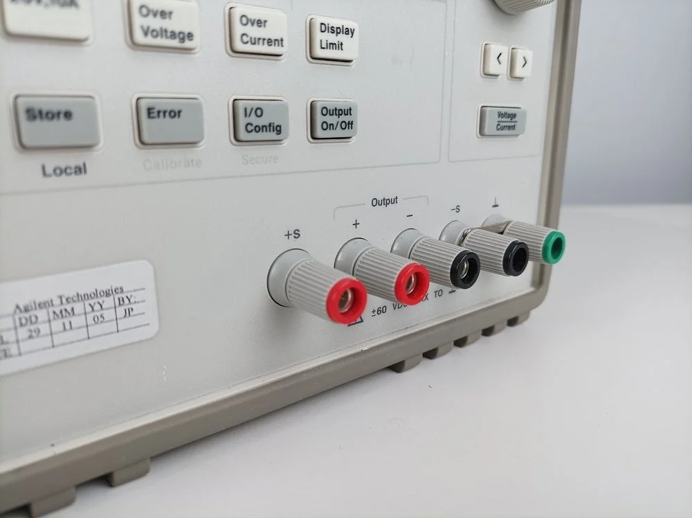 Agilent E3633A, Power Supply, 200 W, 0-8 V, 20A / 0-20 V, 10 A #