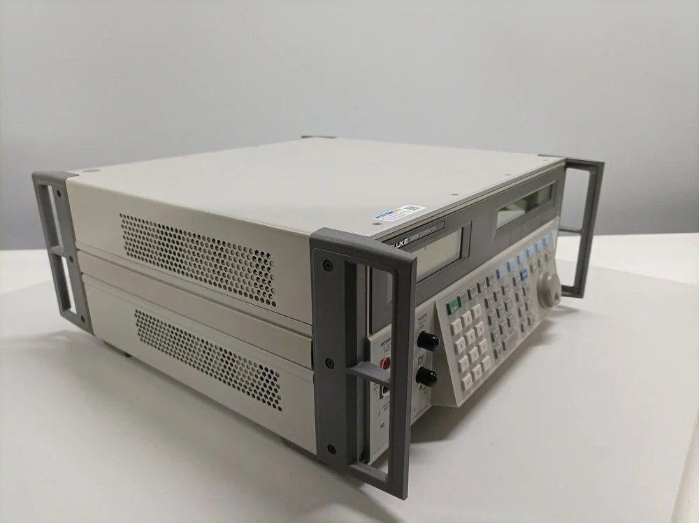 Fluke 5500A Calibrator with option 5500A-SC, OEM cal. 09/2026