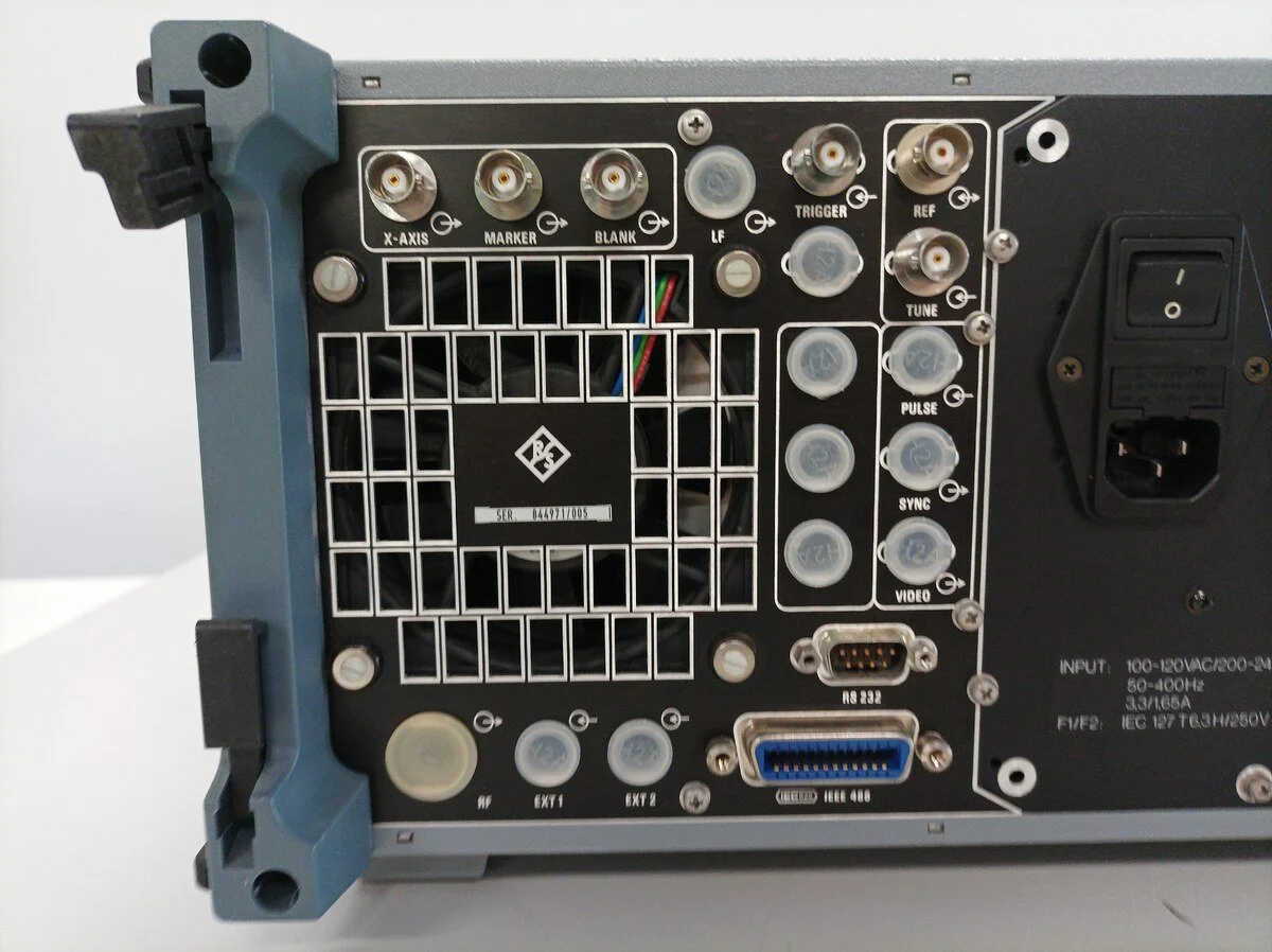 Rohde & Schwarz SMT02, Signal Generator, 5 kHz - 1.5 GHz