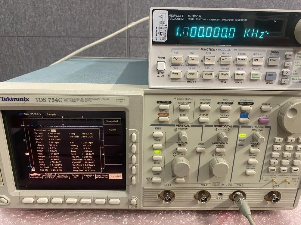 Tektronix TDS754C, Digitizing Oscilloscope, 500 MHz, 2 GS/s #