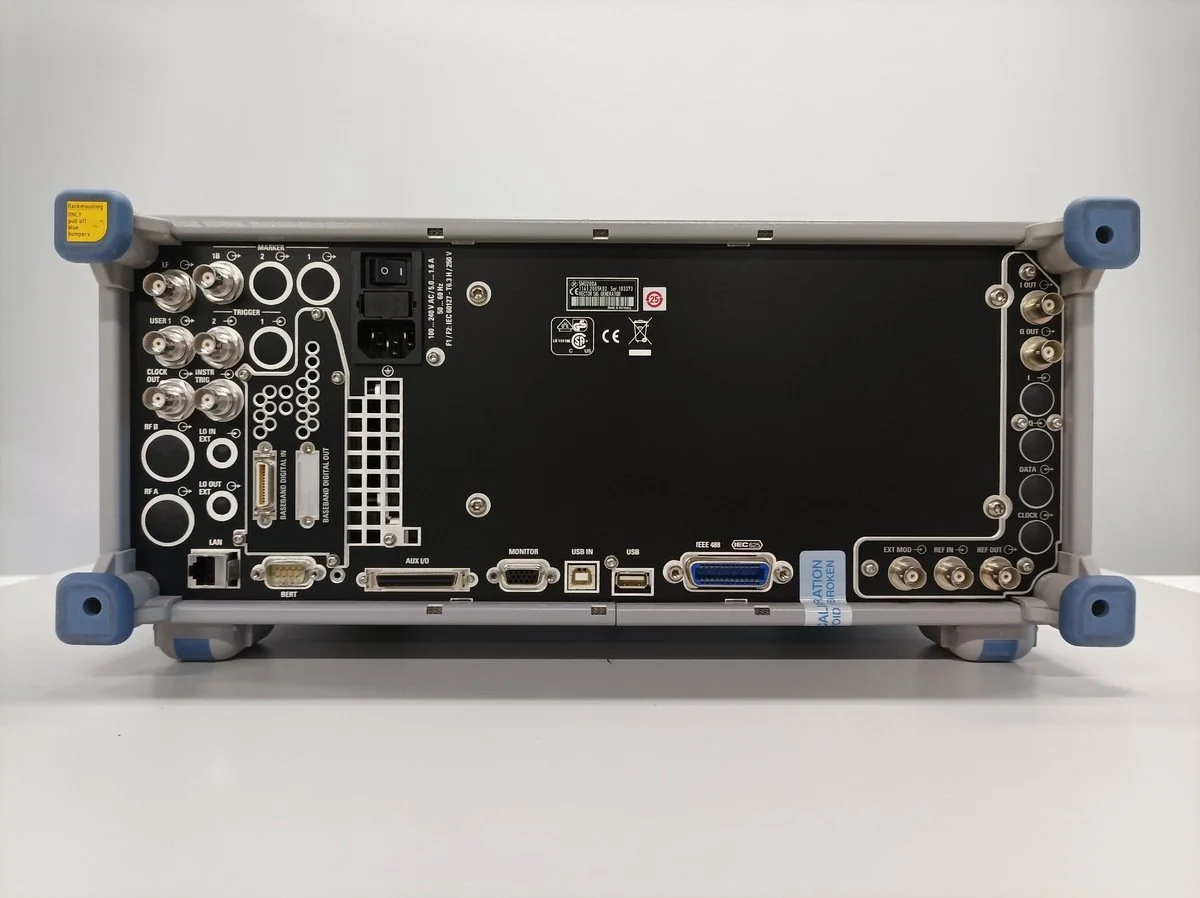 Rohde & Schwarz SMU 200A Vector signal generator OPT: B10, B13, K55 #