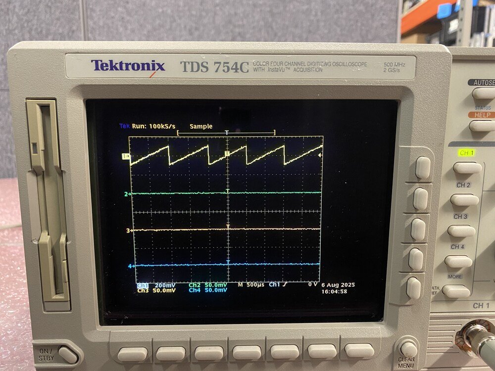 Tektronix TDS754C, Digitizing Oscilloscope, 500 MHz, 2 GS/s #