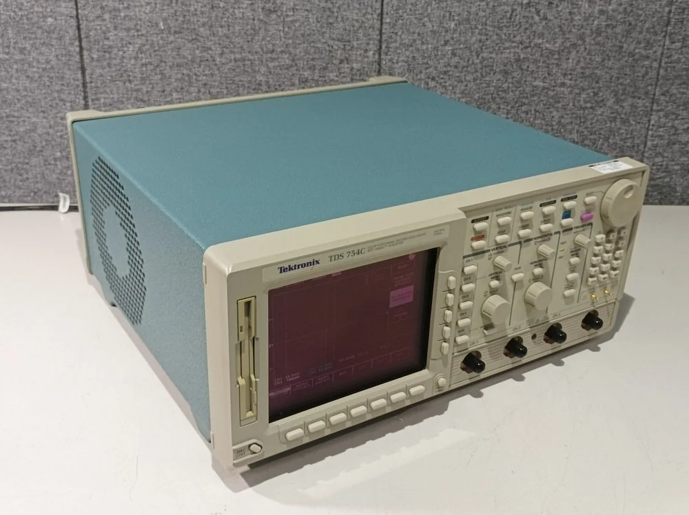 Tektronix TDS754C, Digitizing Oscilloscope, 500 MHz, 2 GS/s #