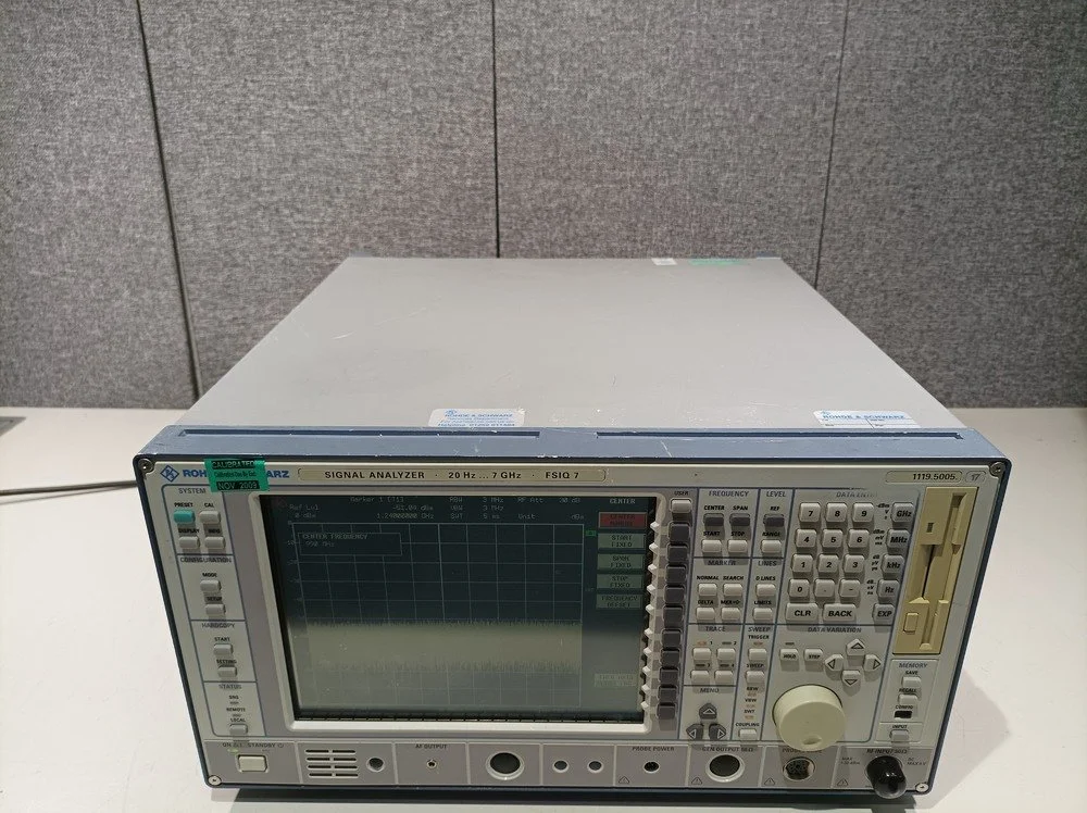 Rohde & Schwarz FSIQ 7, Signal Analyzer, 20Hz-7GHz, Options K72, K11, B4, B5, B13, B70, B7